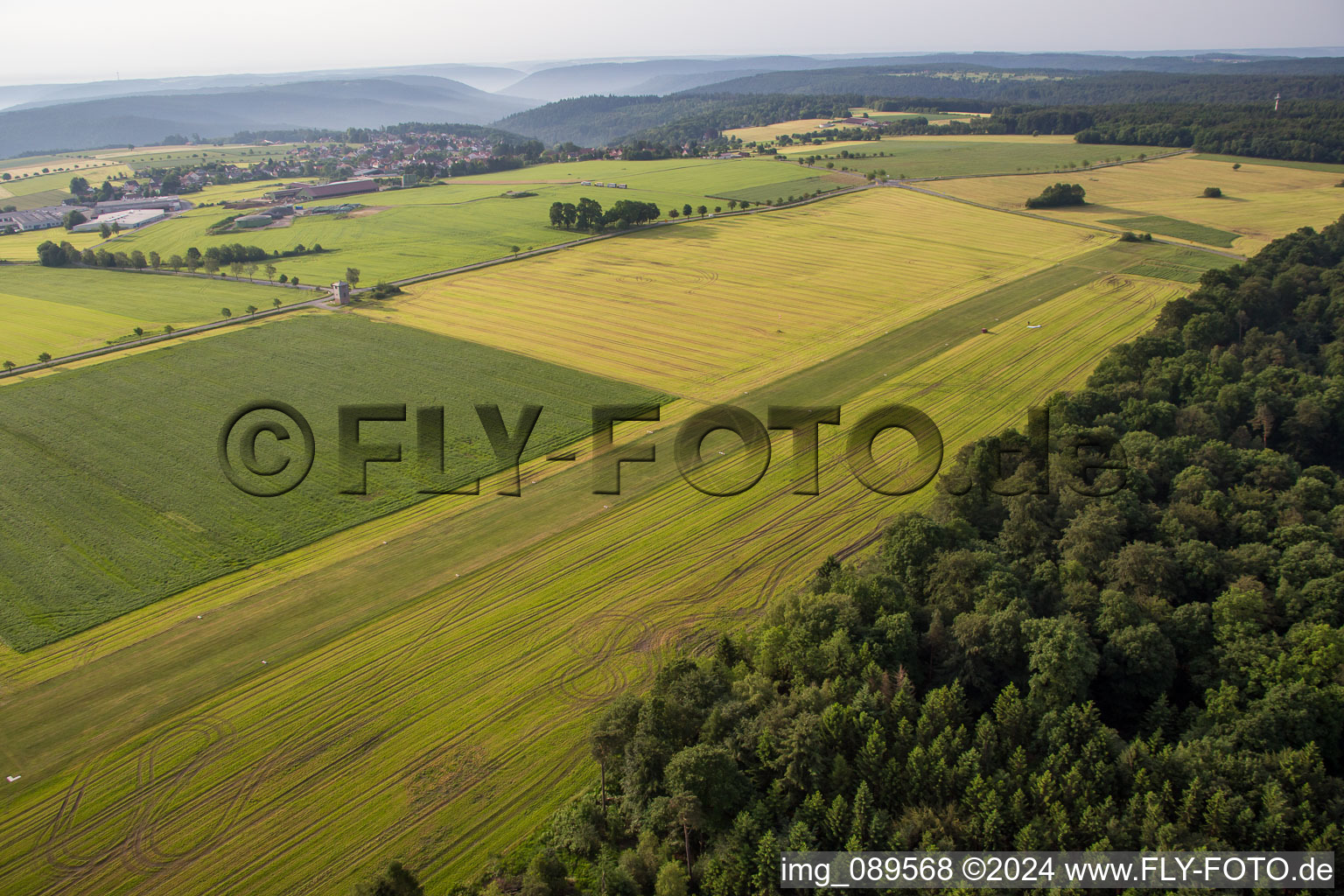 Vue aérienne de Aérodrome à le quartier Vielbrunn in Michelstadt dans le département Hesse, Allemagne