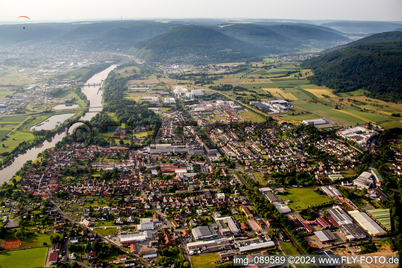 Vue aérienne de Zones riveraines du Main à Kleinheubach dans le département Bavière, Allemagne