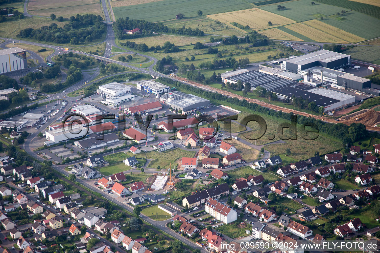 Vue aérienne de Kleinheubach dans le département Bavière, Allemagne