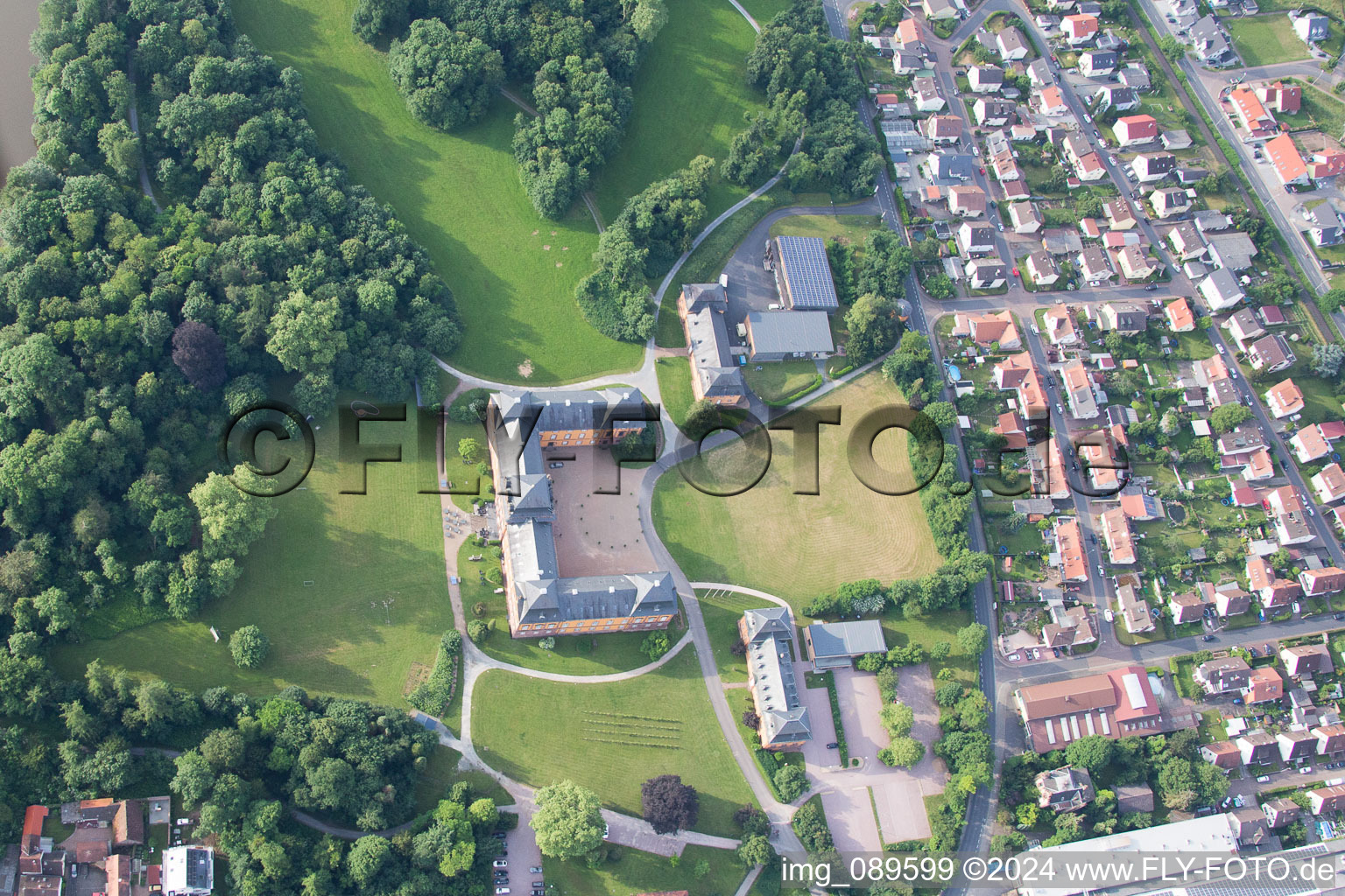 Vue oblique de Kleinheubach dans le département Bavière, Allemagne