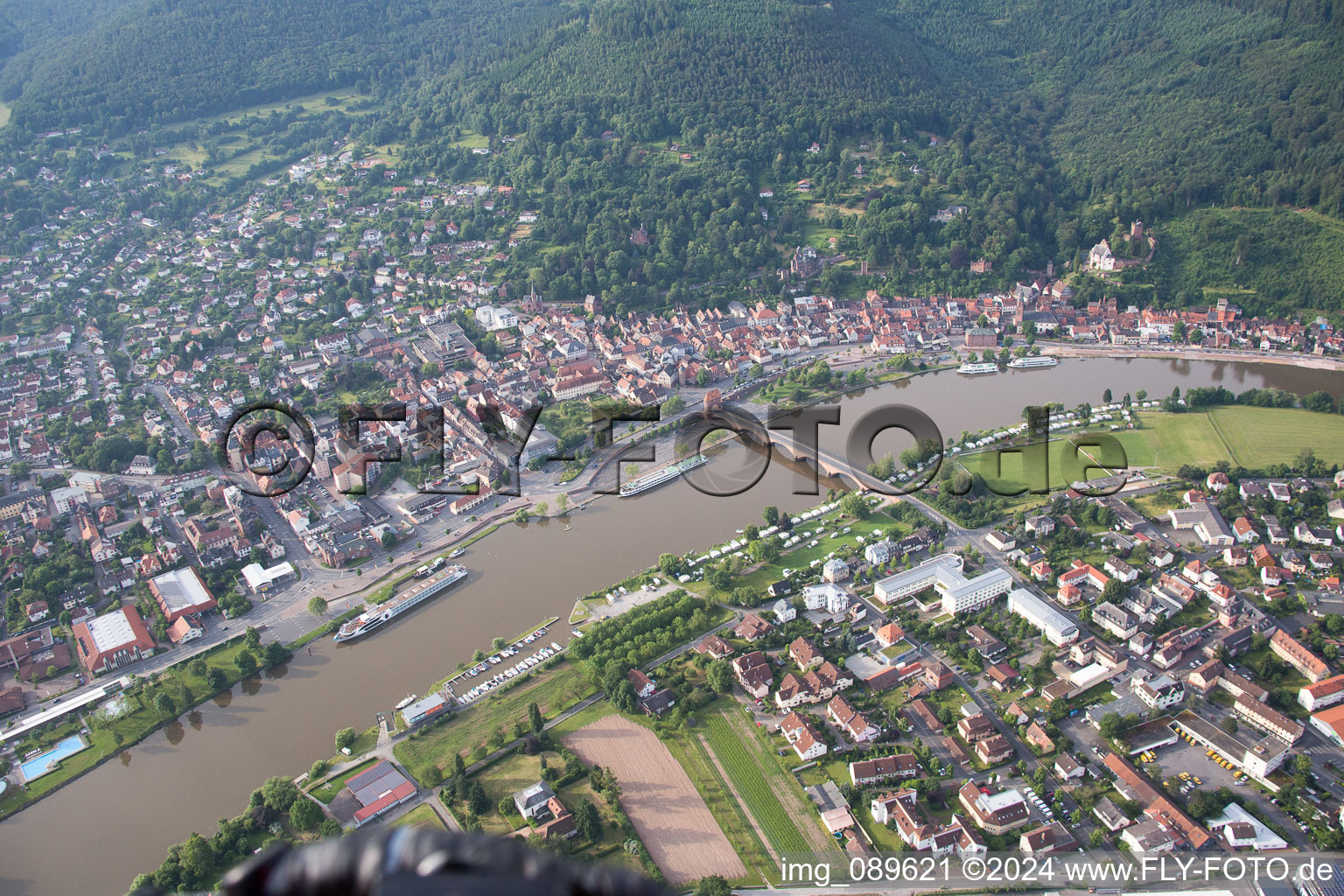 Miltenberg dans le département Bavière, Allemagne depuis l'avion