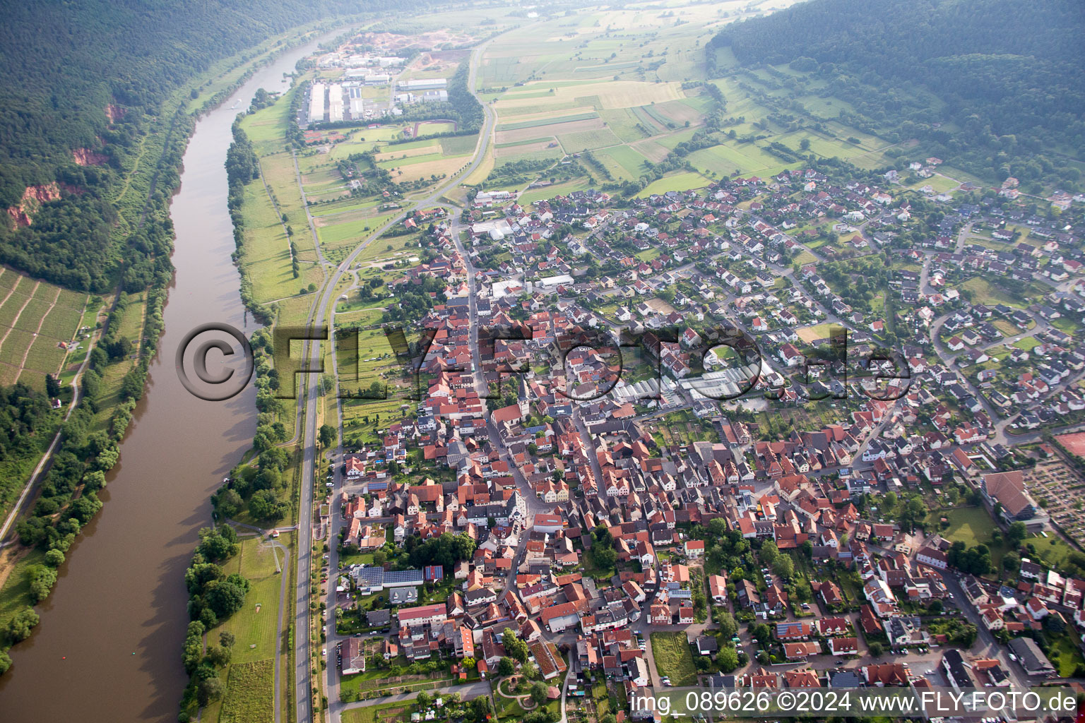 Photographie aérienne de Bürgstadt dans le département Bavière, Allemagne