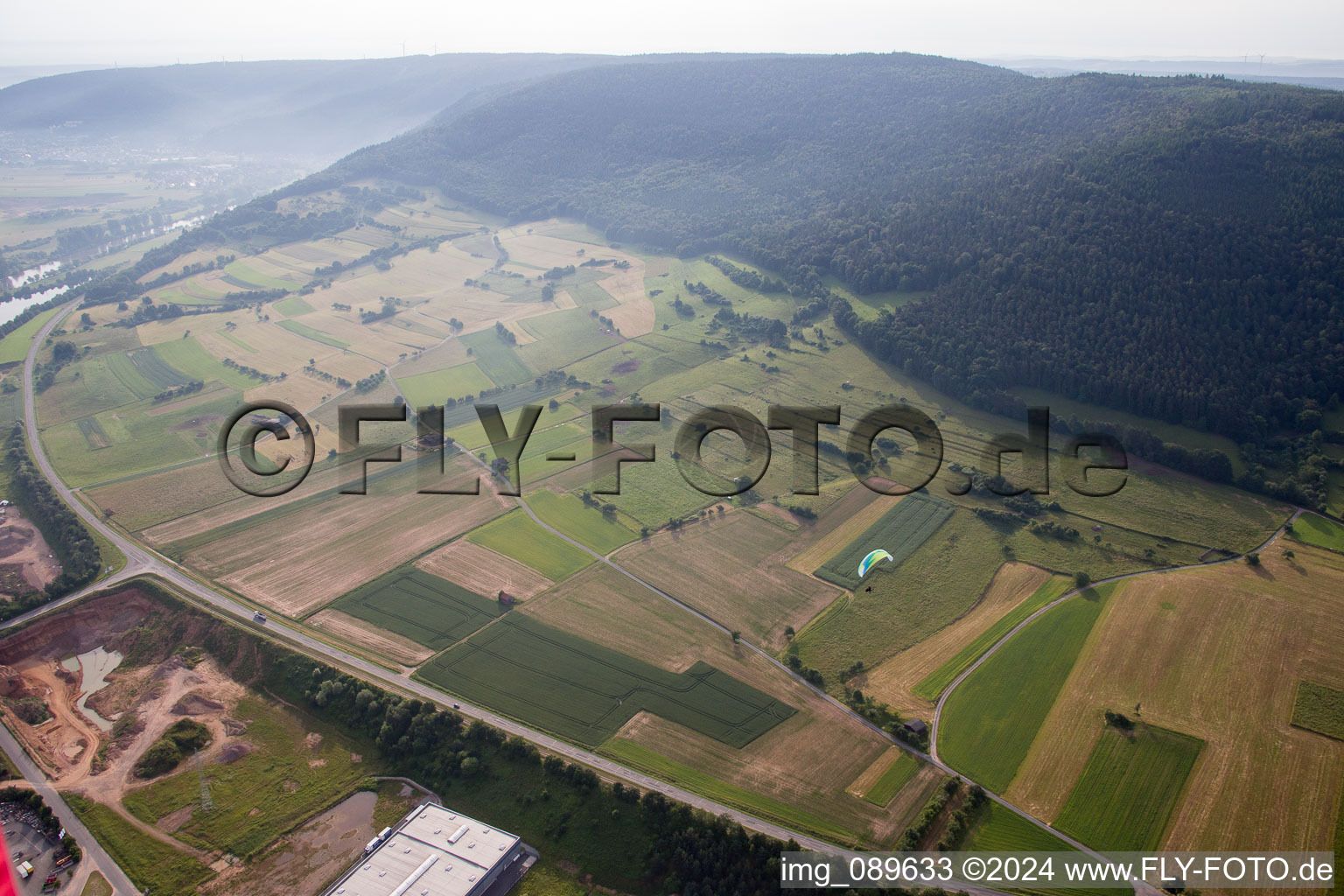 Bürgstadt dans le département Bavière, Allemagne depuis l'avion