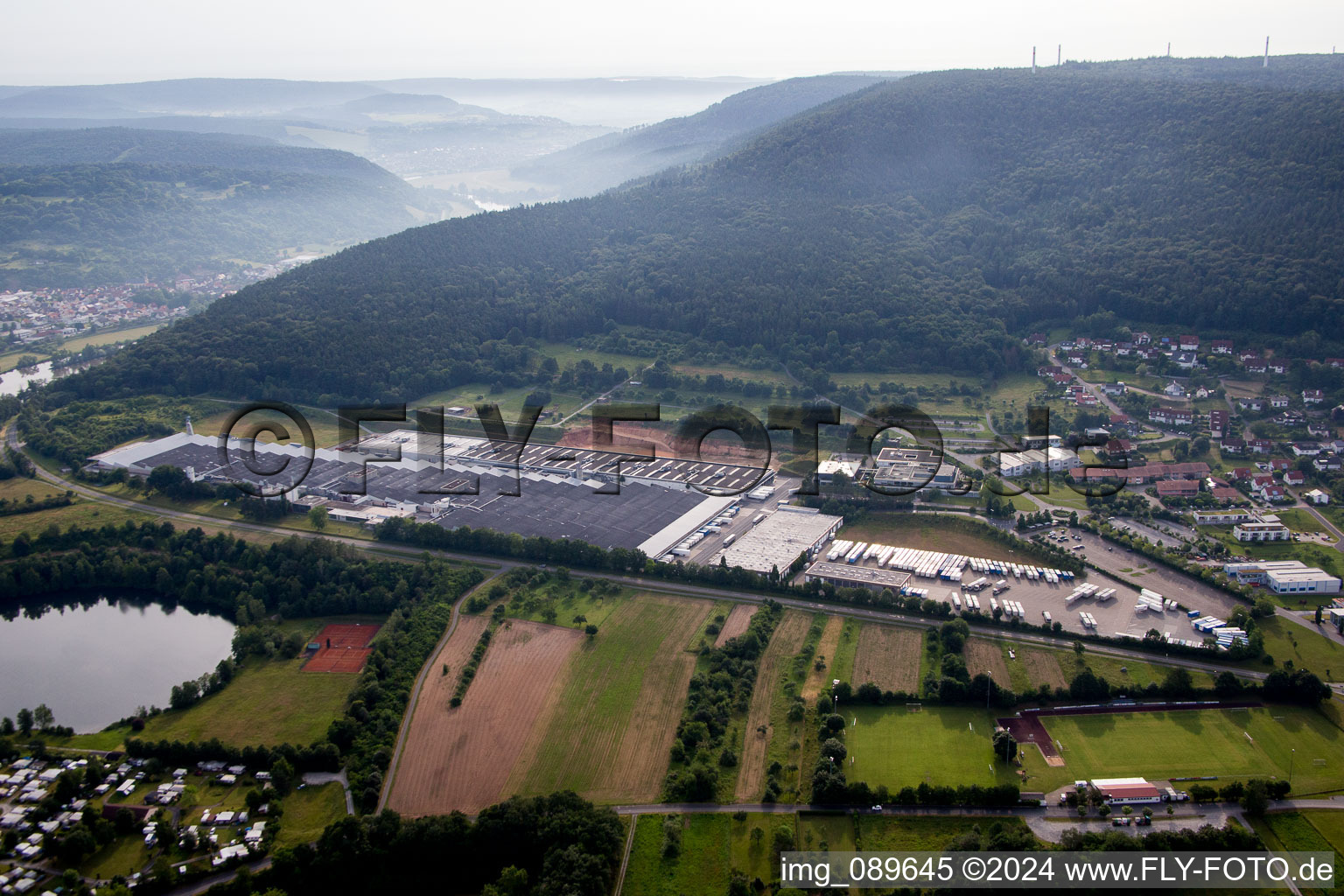 Vue aérienne de Freudenberg dans le département Bade-Wurtemberg, Allemagne