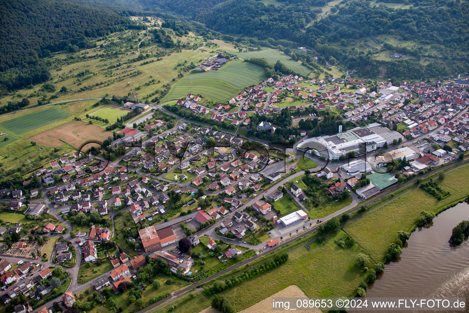 Vue aérienne de Quartier Fechenbach in Collenberg dans le département Bavière, Allemagne