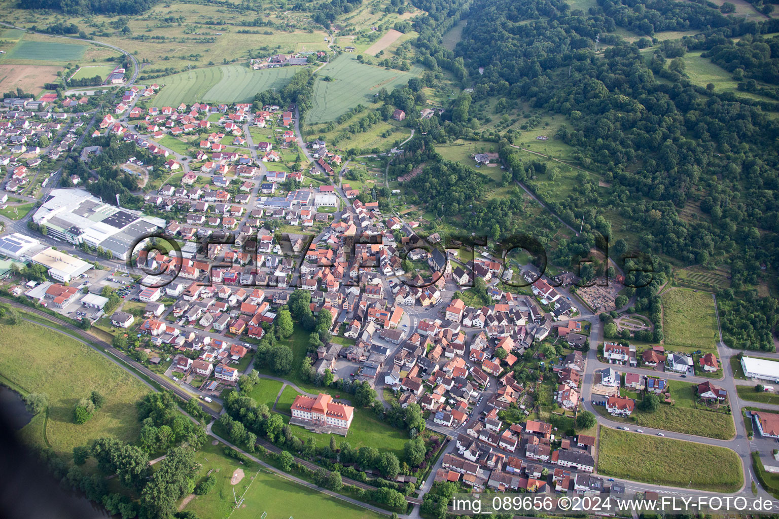 Vue oblique de Quartier Fechenbach in Collenberg dans le département Bavière, Allemagne