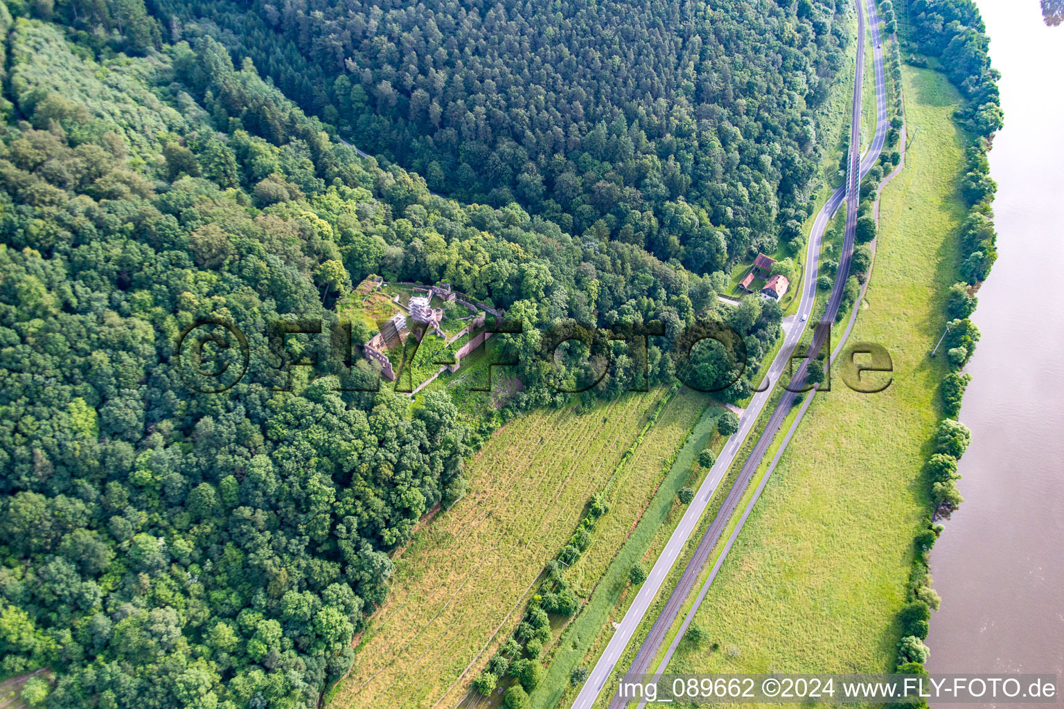 Vue aérienne de Kollenbourg à Dorfprozelten dans le département Bavière, Allemagne