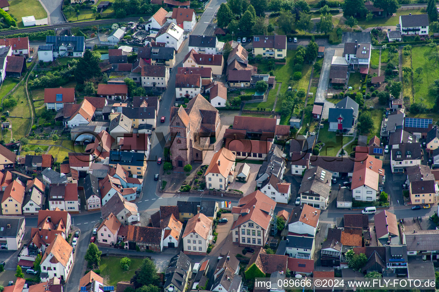 Vue aérienne de Saint Guy à Dorfprozelten dans le département Bavière, Allemagne