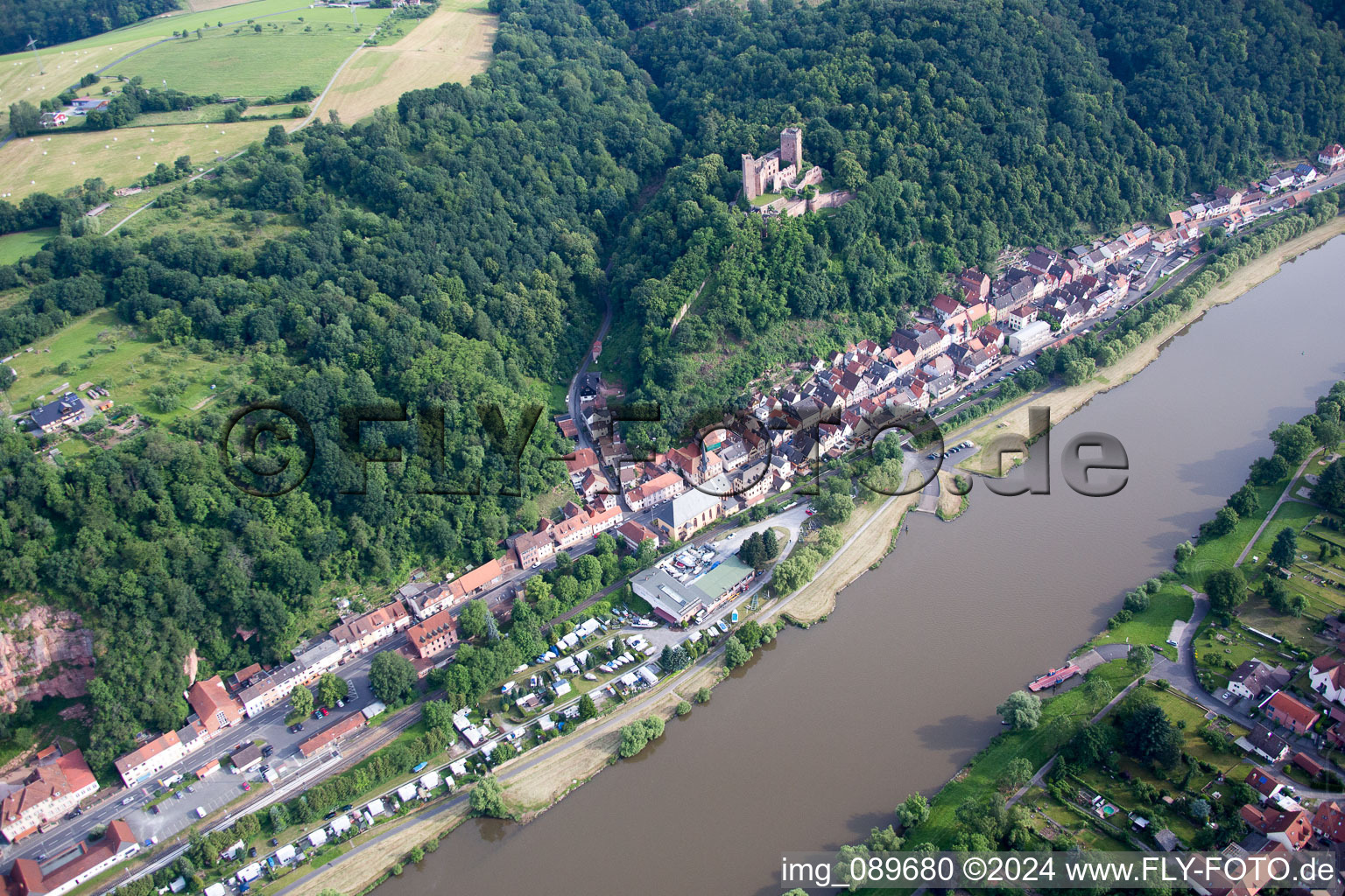 Vue aérienne de Hennebourg à Stadtprozelten dans le département Bavière, Allemagne