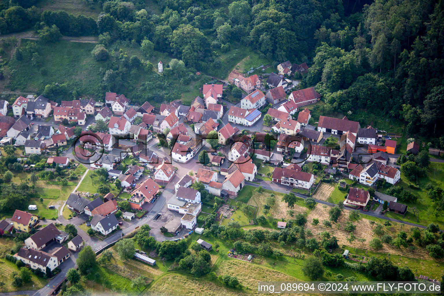 Vue aérienne de Zones riveraines du Main à le quartier Grünenwört in Wertheim dans le département Bade-Wurtemberg, Allemagne