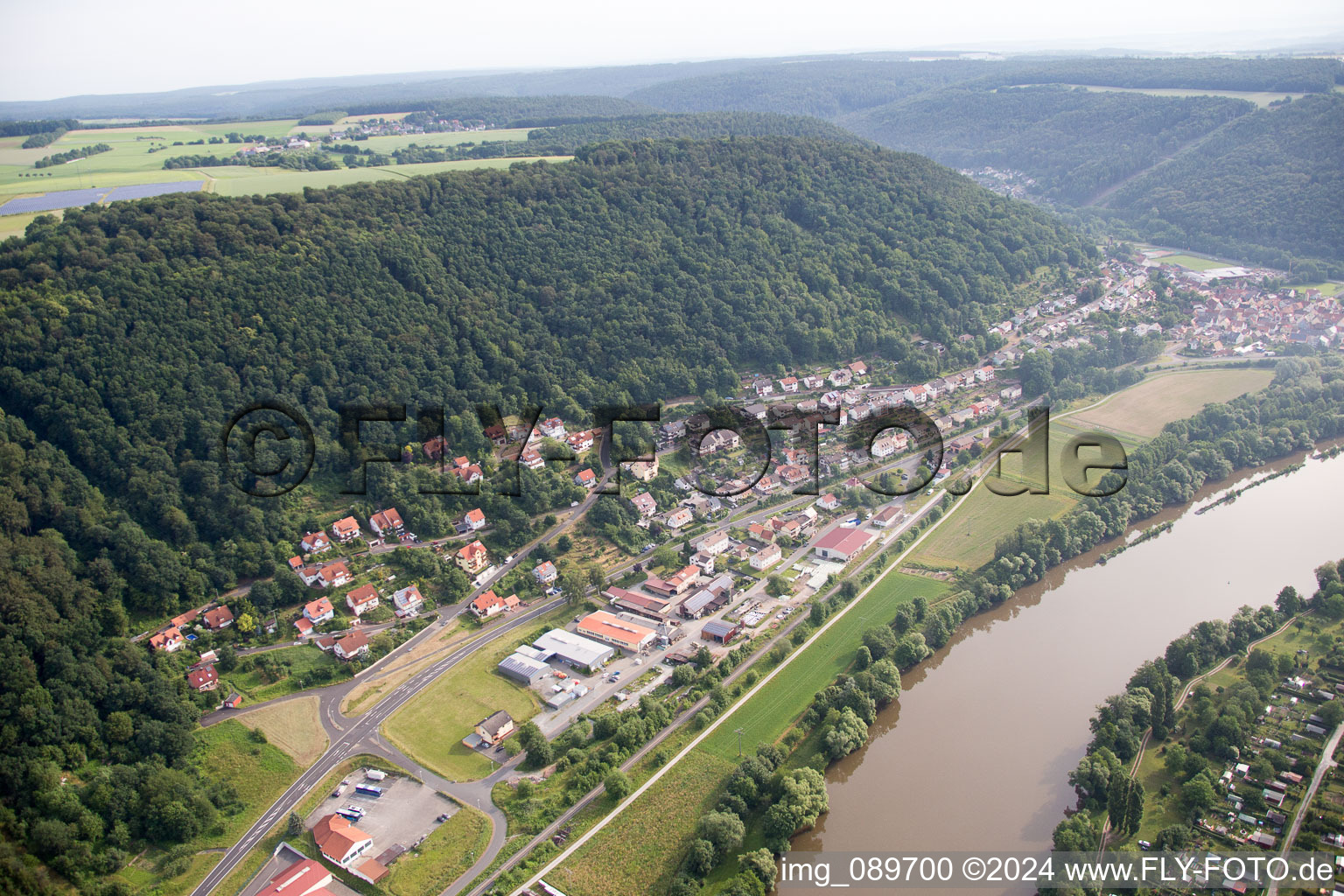 Vue aérienne de Hasloch dans le département Bavière, Allemagne