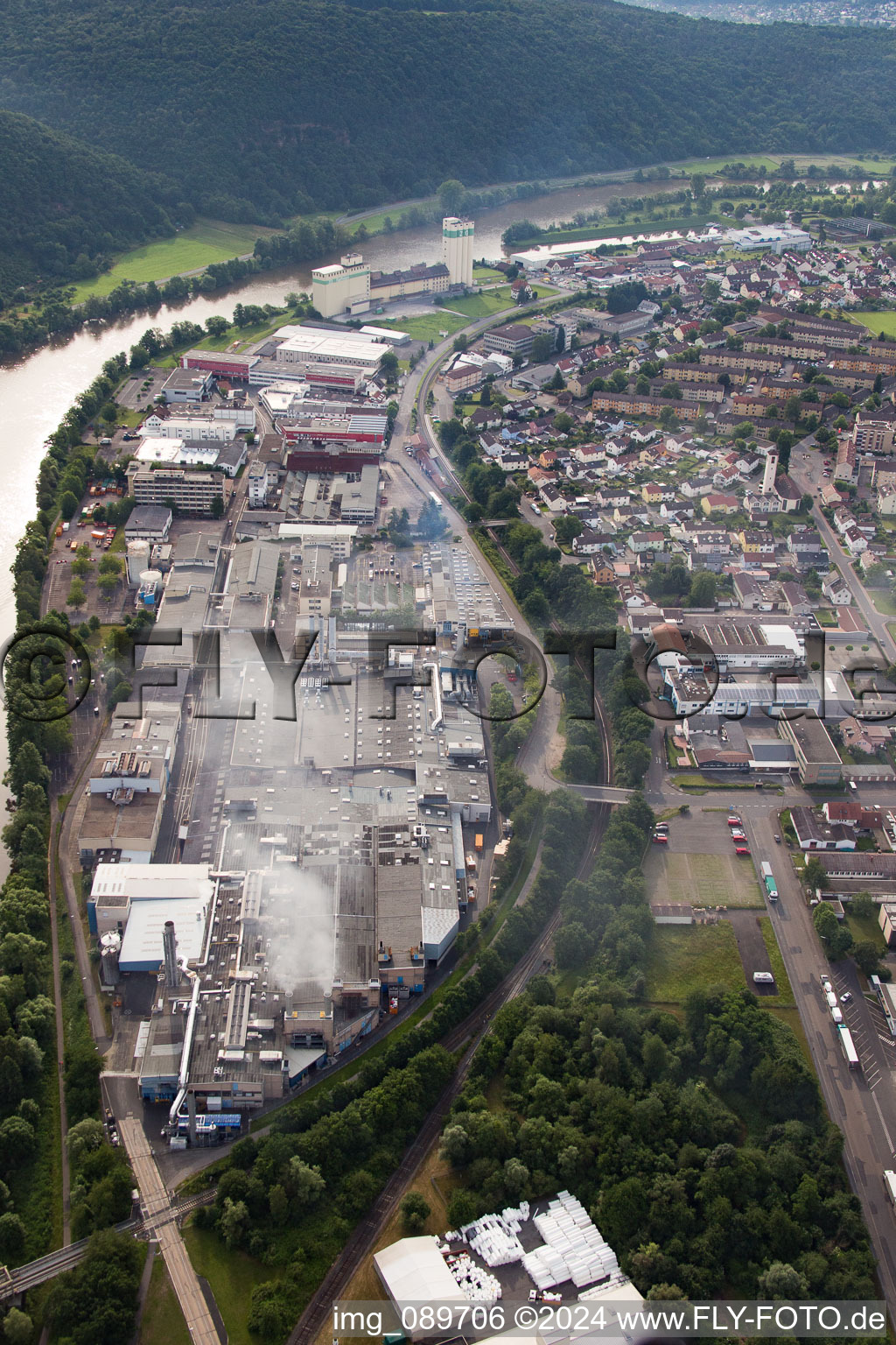 Vue aérienne de John Manville, Schuller à le quartier Bestenheid in Wertheim dans le département Bade-Wurtemberg, Allemagne