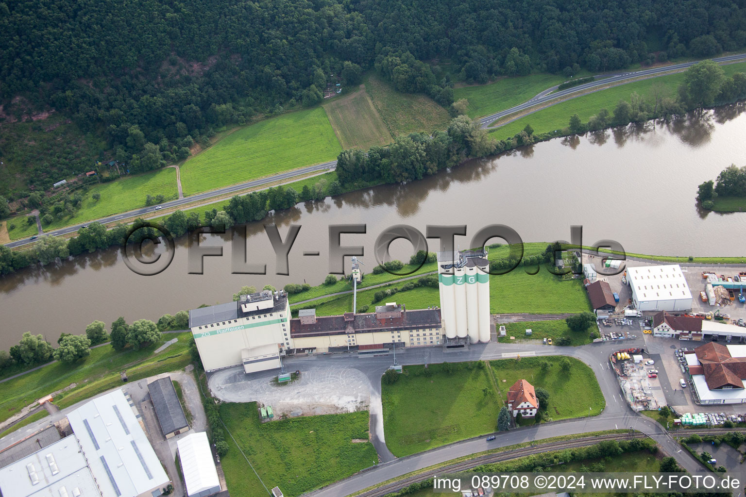 Vue aérienne de Hasloch dans le département Bavière, Allemagne