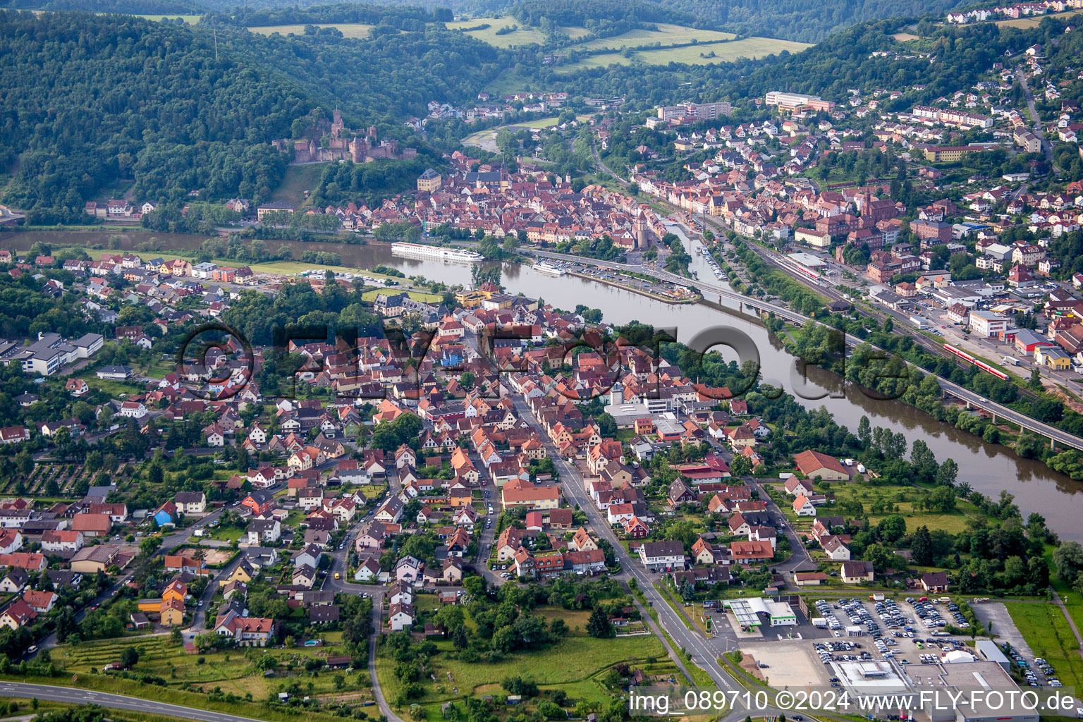 Vue aérienne de Zones riveraines du Main entre Wertheim et Kreuzwertheim à Kreuzwertheim dans le département Bavière, Allemagne