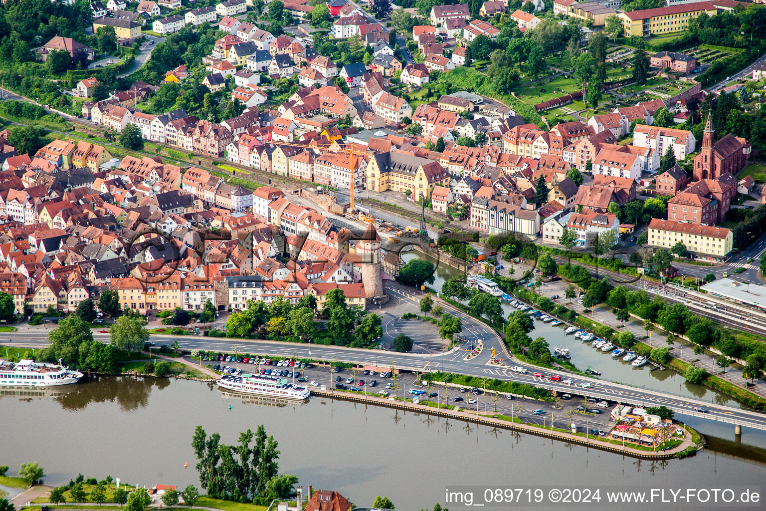 Vue oblique de Zones riveraines le long de l'embouchure de la Tauber dans le Main à Wertheim dans le département Bade-Wurtemberg, Allemagne