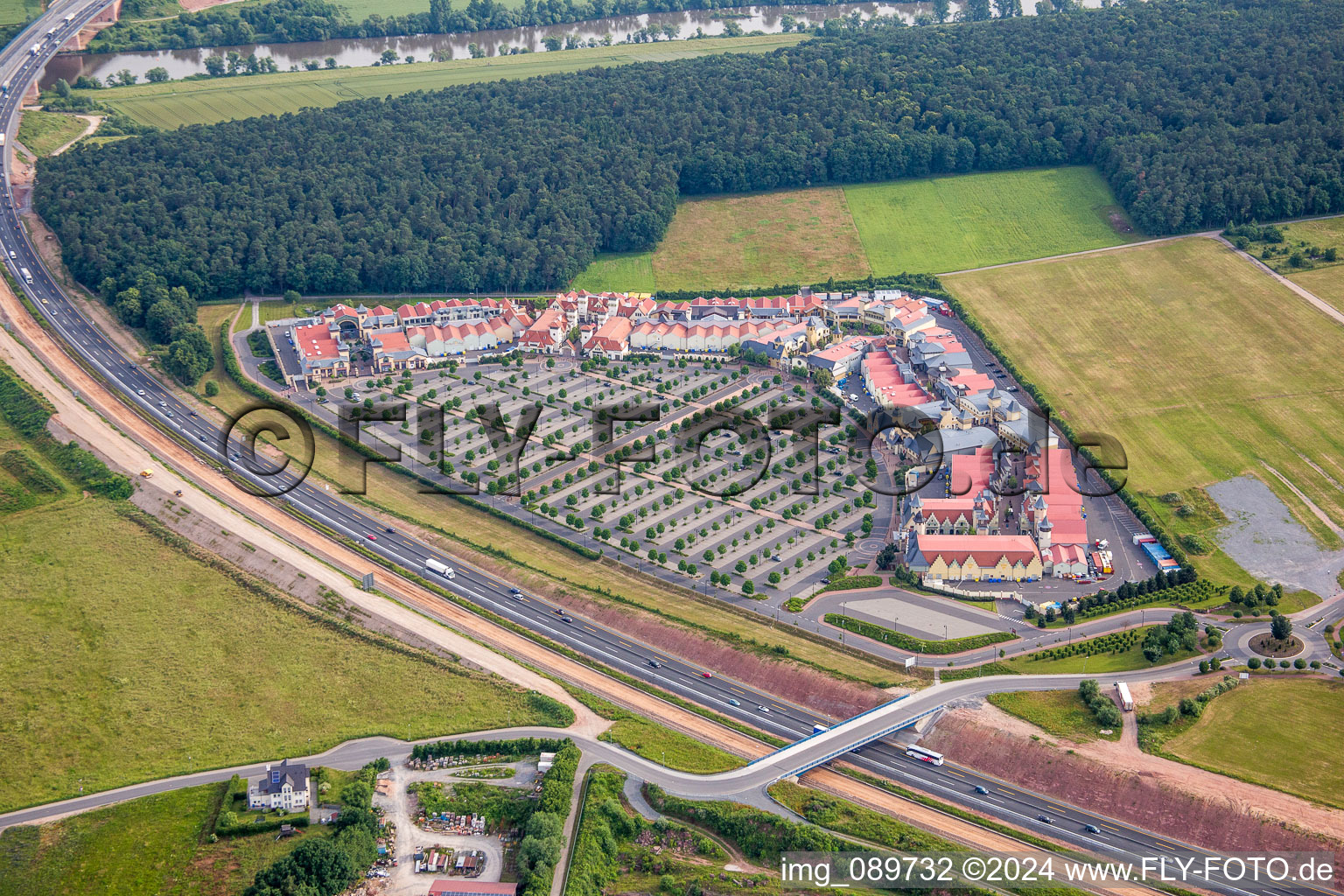 Vue aérienne de Centre commercial Wertheim Village OUTLET à le quartier Bettingen in Wertheim dans le département Bade-Wurtemberg, Allemagne