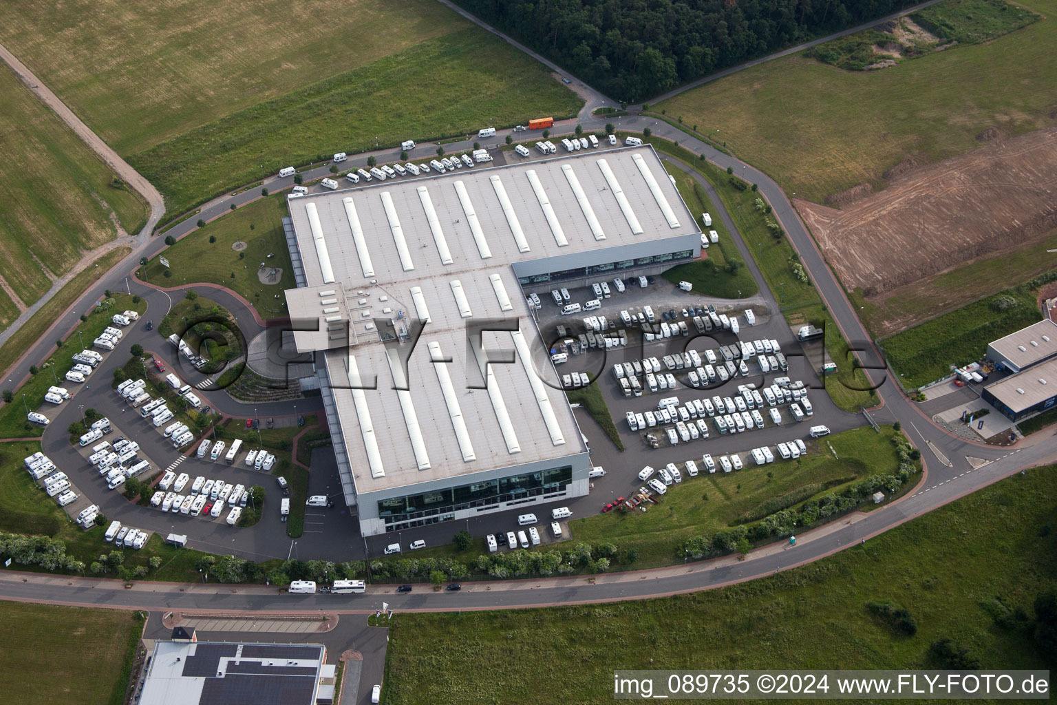 Vue aérienne de Camping-cars Hymer à le quartier Bettingen in Wertheim dans le département Bade-Wurtemberg, Allemagne