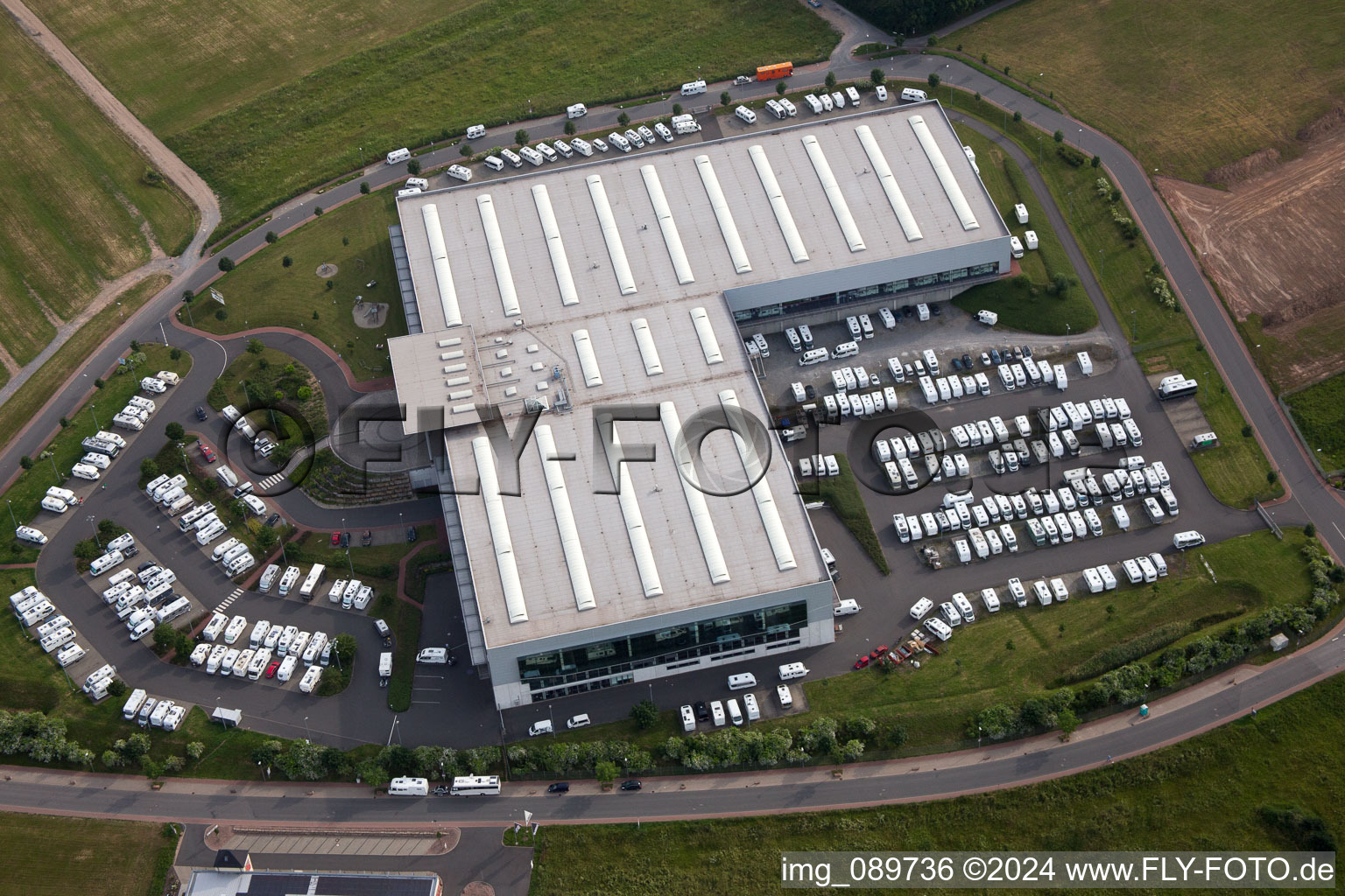 Vue aérienne de Camping-cars Hymer à le quartier Bettingen in Wertheim dans le département Bade-Wurtemberg, Allemagne