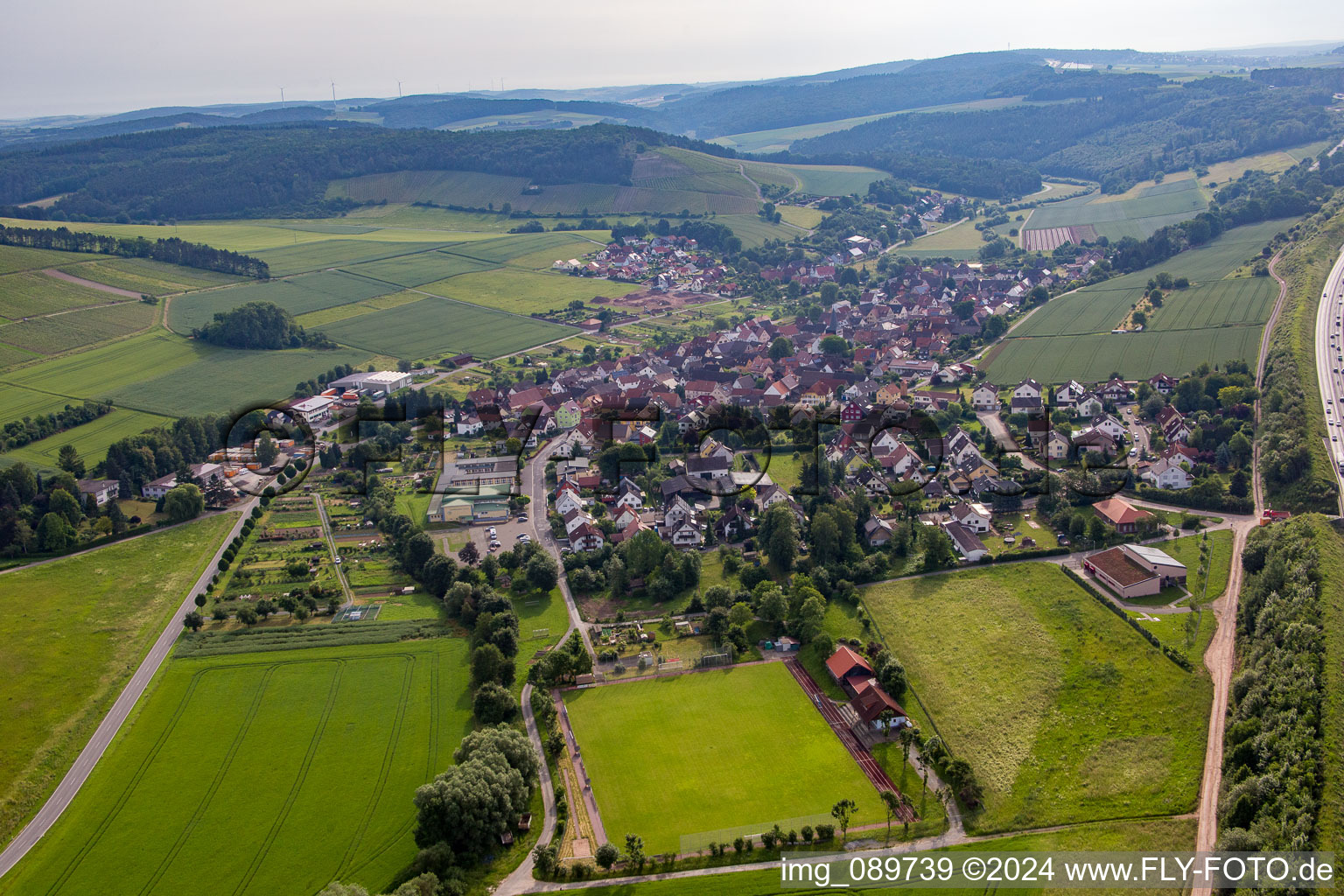 Photographie aérienne de Terrain de sport à le quartier Dertingen in Wertheim dans le département Bade-Wurtemberg, Allemagne