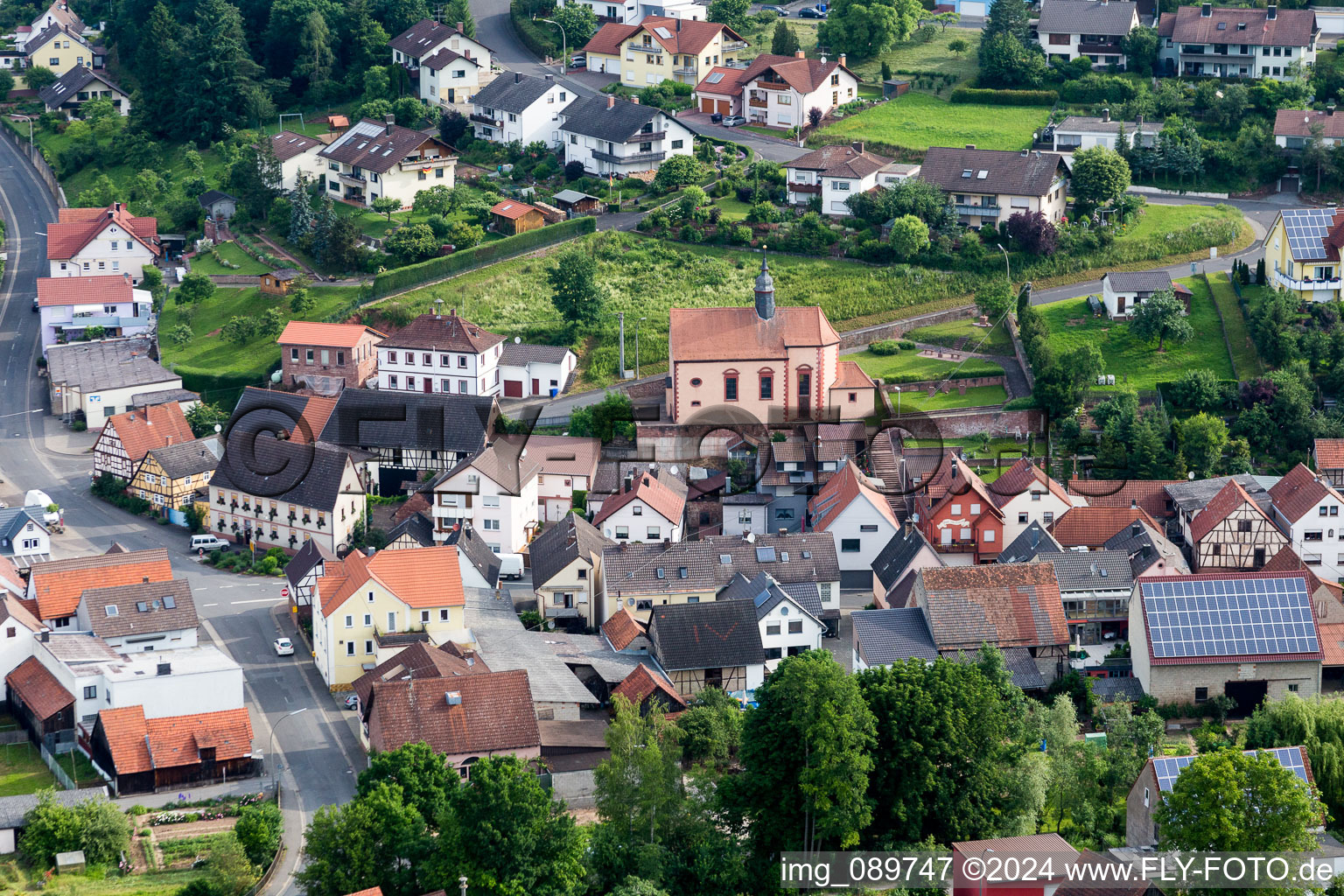 Vue aérienne de Saint-Jean en Wüstenzell à le quartier Wüstenzell in Holzkirchen dans le département Bavière, Allemagne