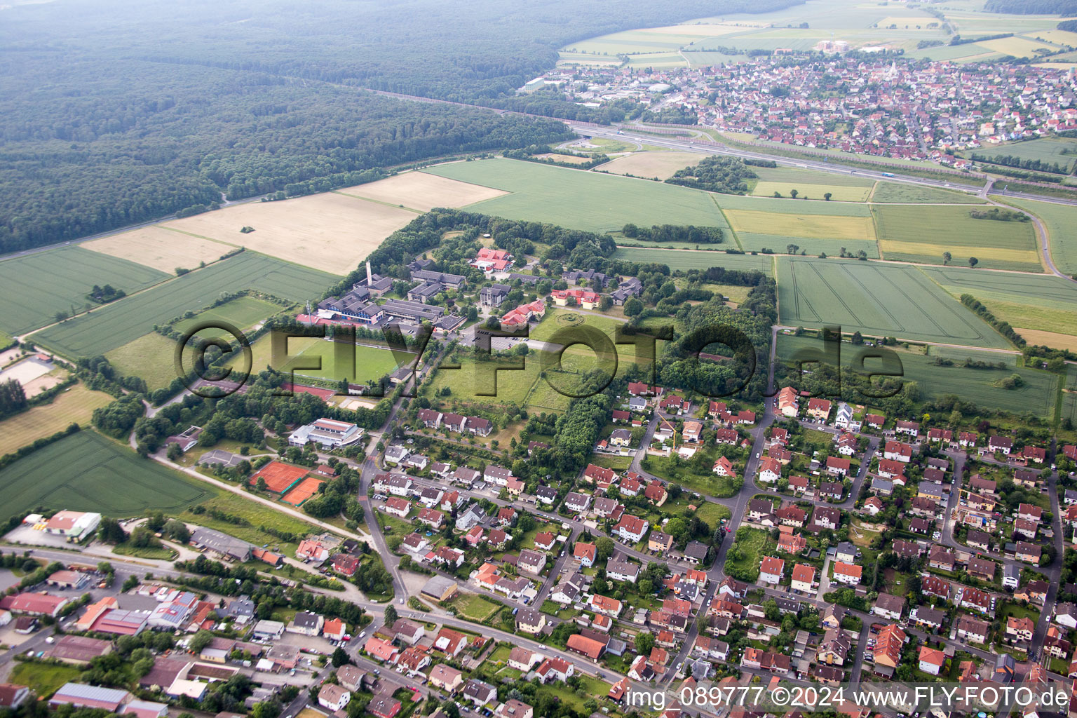 Vue aérienne de Quartier d'habitation - Immeuble St. Josefs Stift Eisingen GmbH à but non lucratif dans le quartier d'Erbachshof à Eisingen dans le département Bavière, Allemagne
