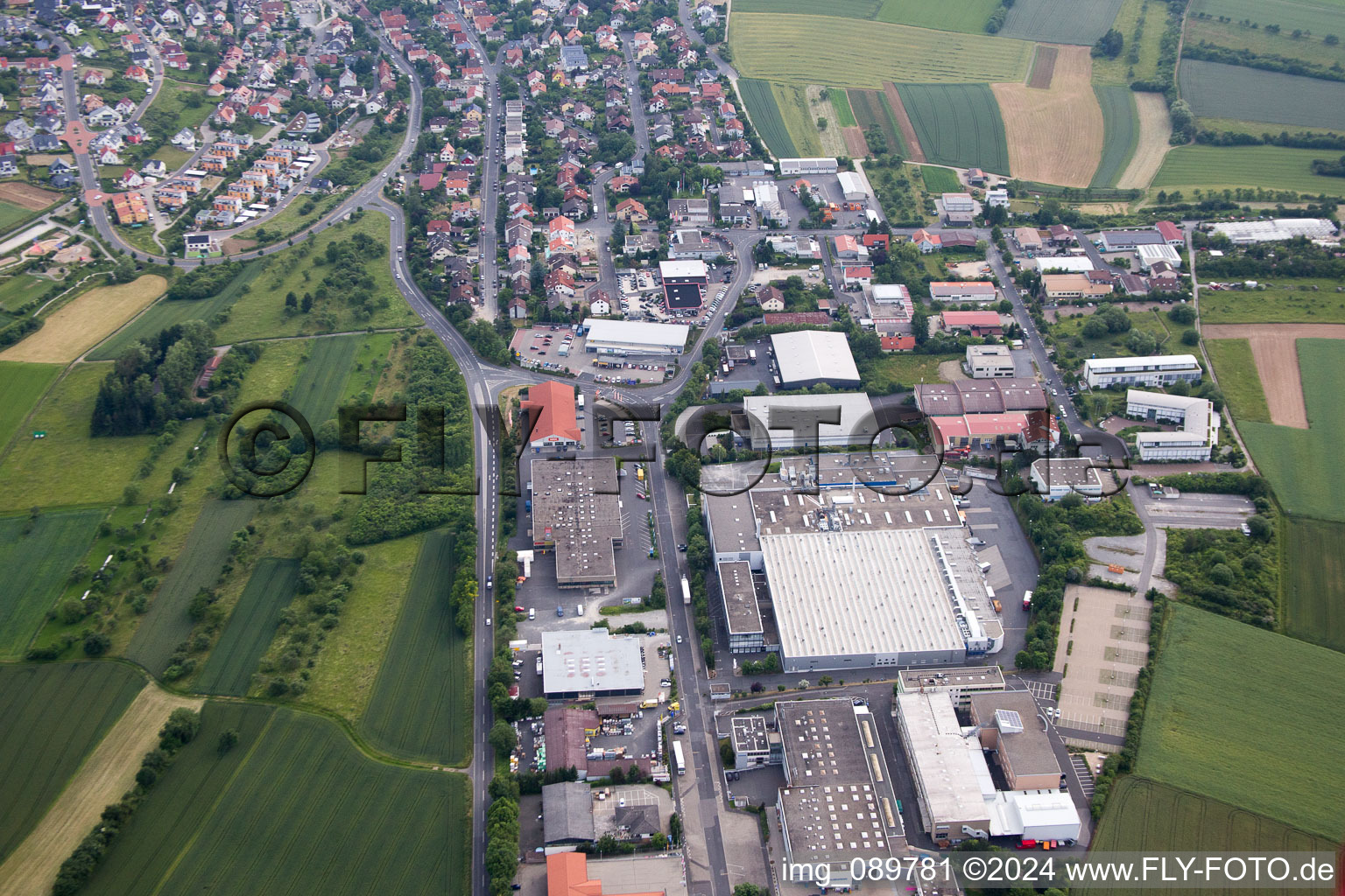 Vue aérienne de Höchberg dans le département Bavière, Allemagne