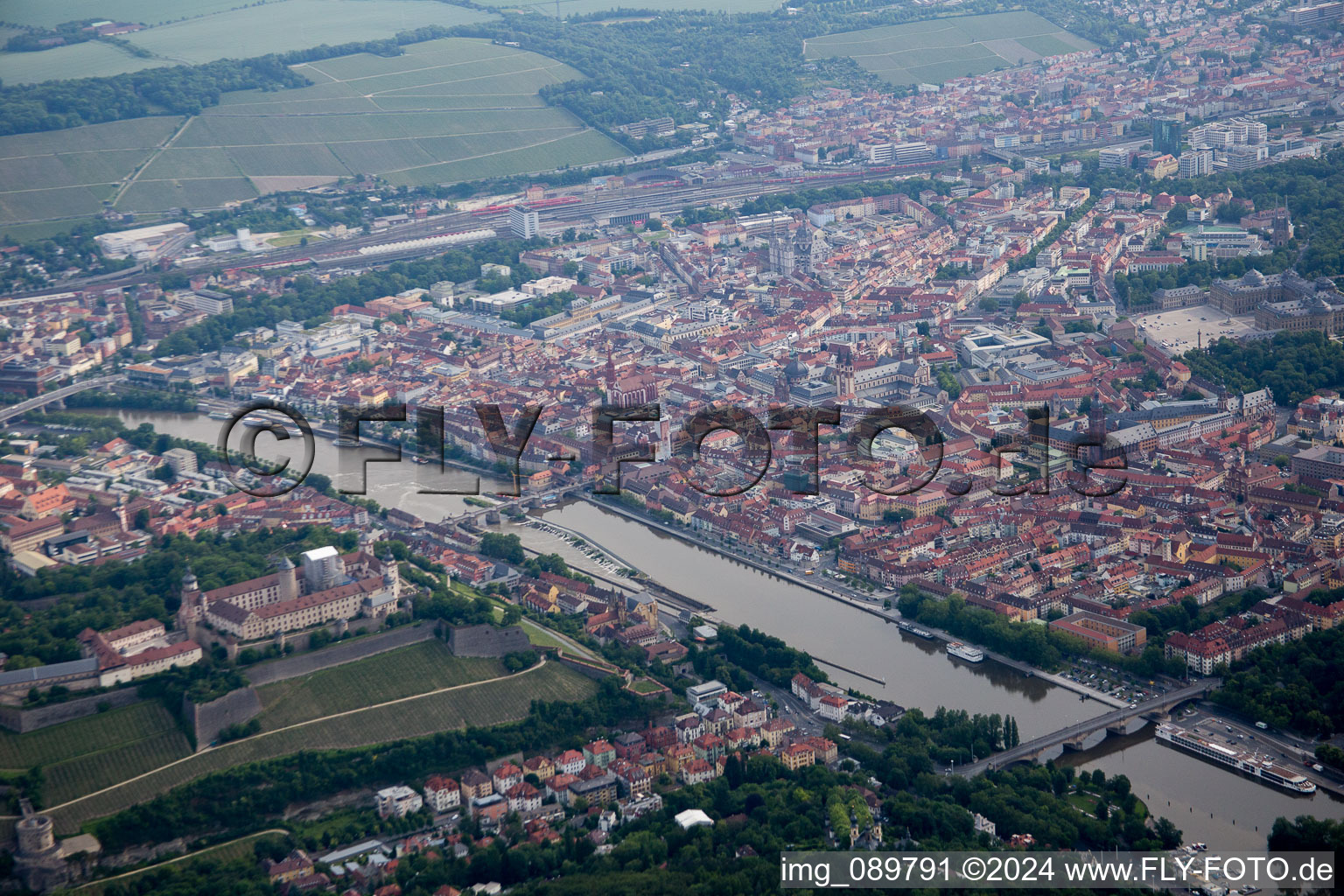 Würzburg dans le département Bavière, Allemagne depuis l'avion