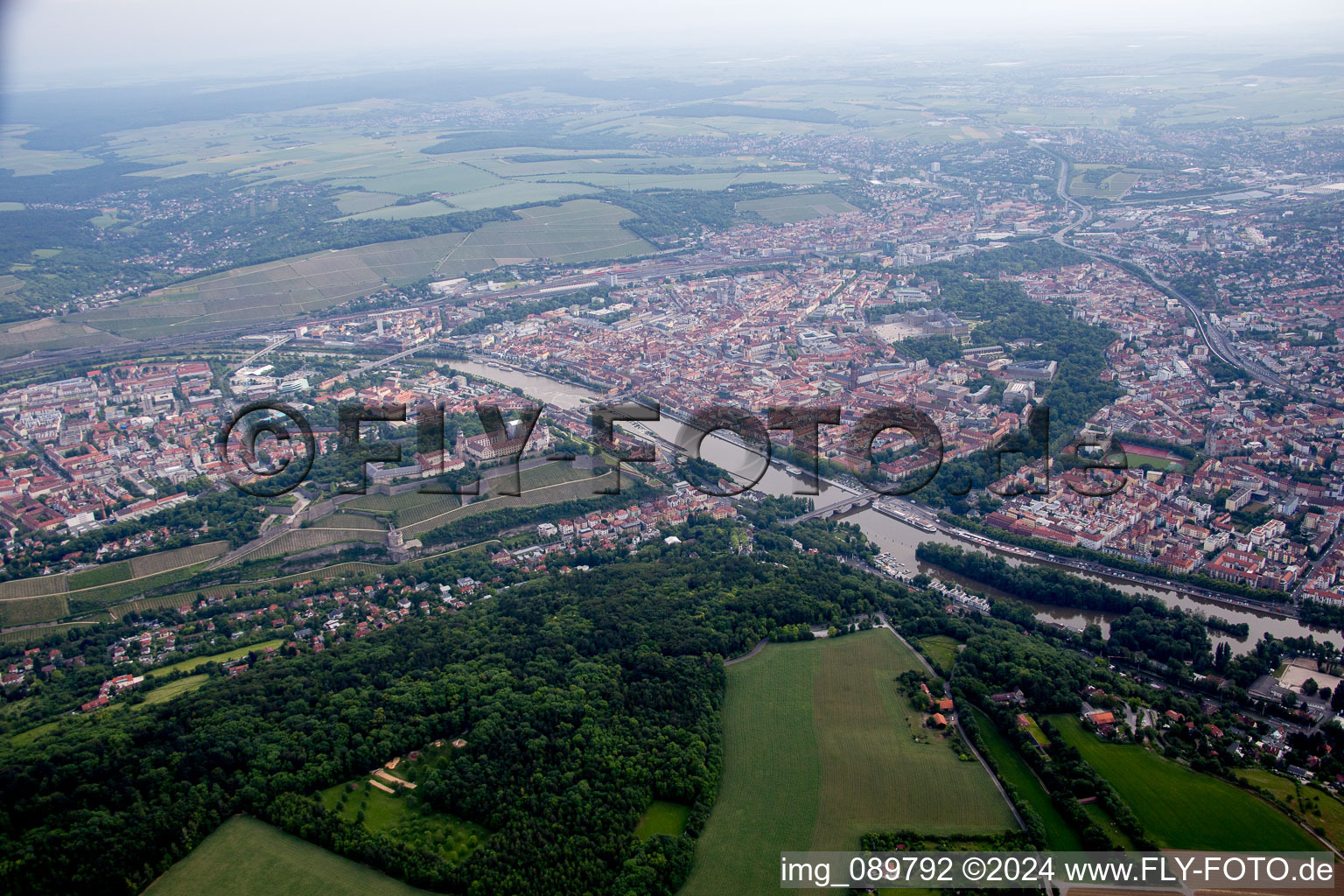 Vue d'oiseau de Würzburg dans le département Bavière, Allemagne