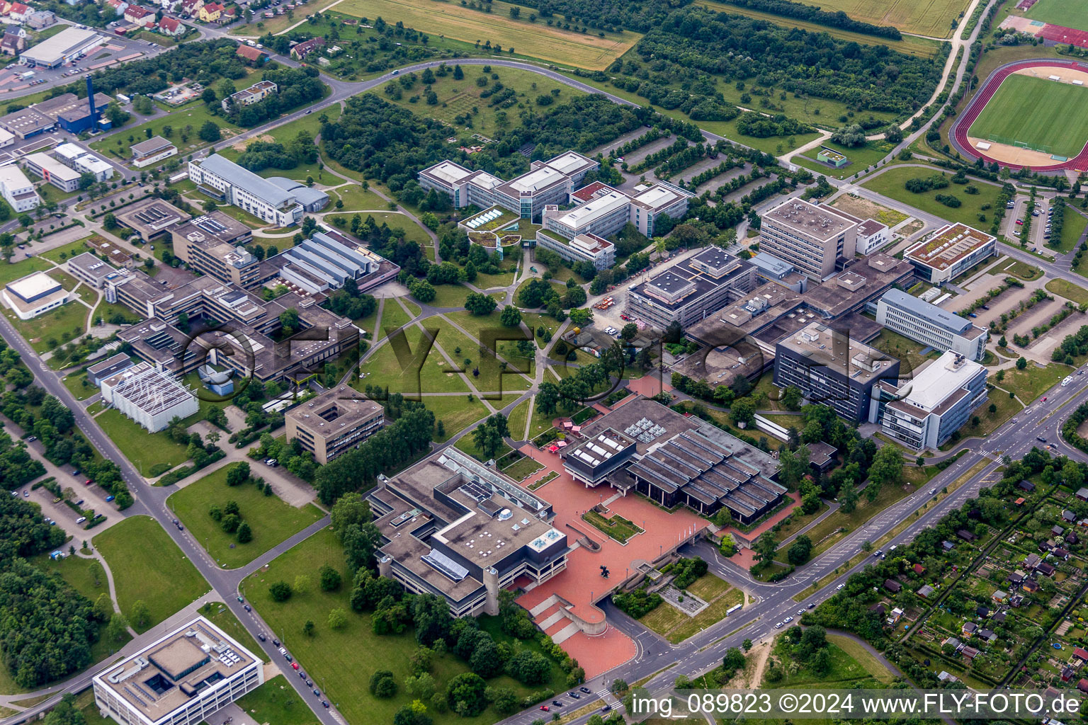 Vue aérienne de Campus universitaire et bibliothèque universitaire Würzburg à le quartier Frauenland in Würzburg dans le département Bavière, Allemagne