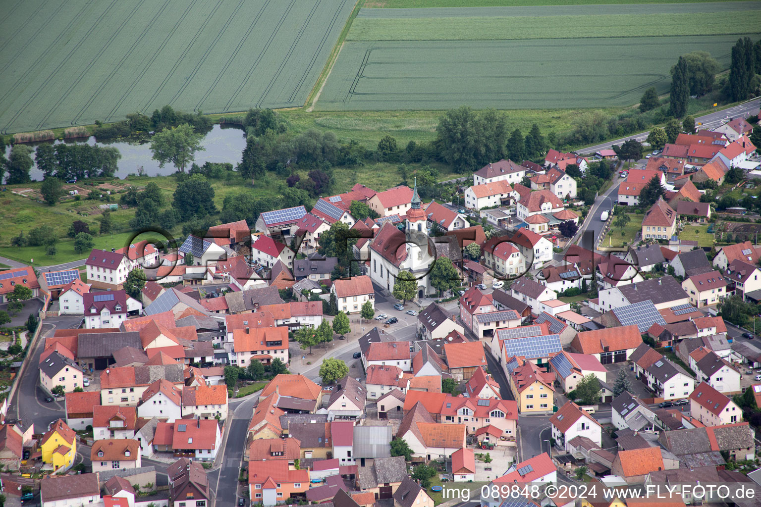 Vue aérienne de Saint-Laurent à le quartier Heidenfeld in Röthlein dans le département Bavière, Allemagne