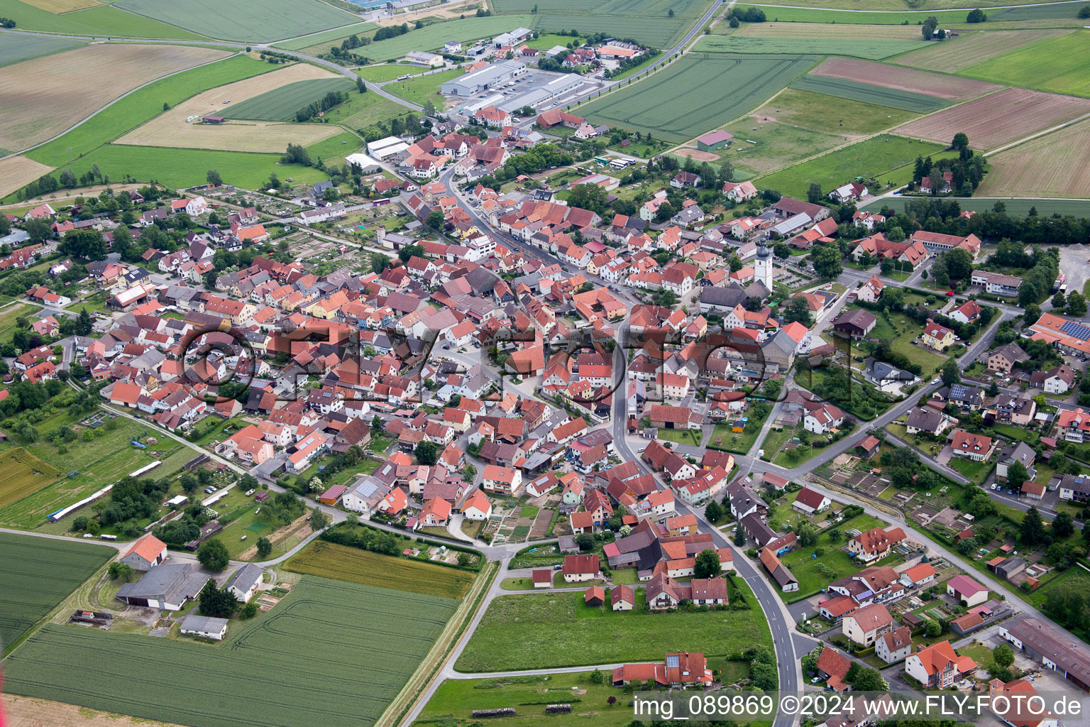 Vue aérienne de Champs agricoles et surfaces utilisables à Großbardorf dans le département Bavière, Allemagne