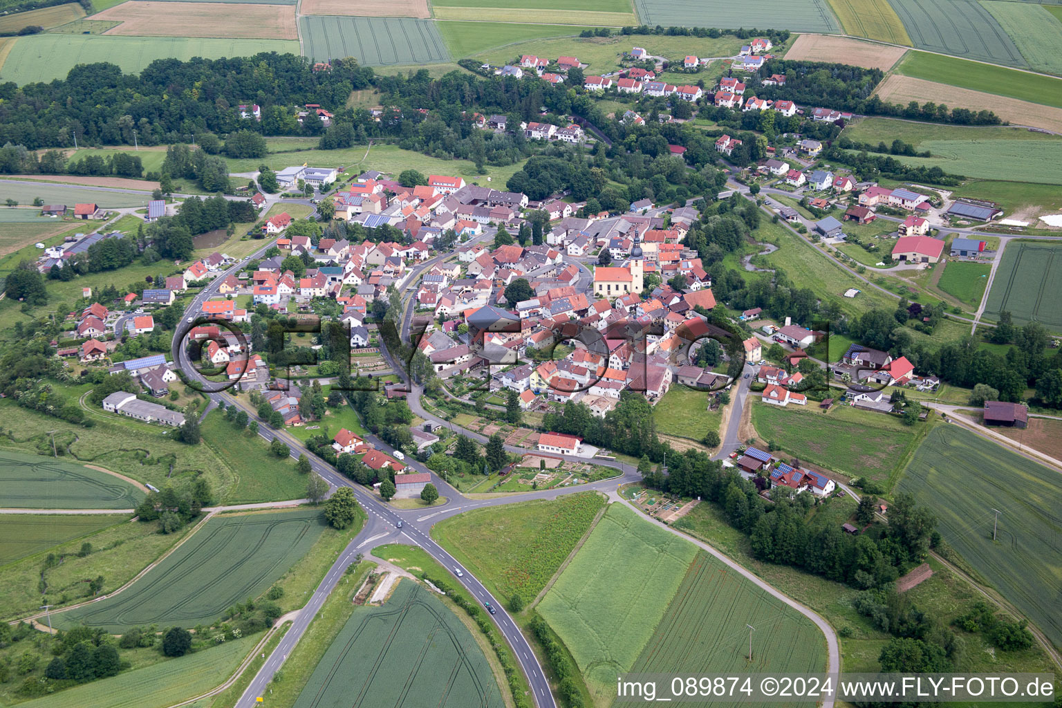 Vue aérienne de Quartier Kleineibstadt in Großeibstadt dans le département Bavière, Allemagne