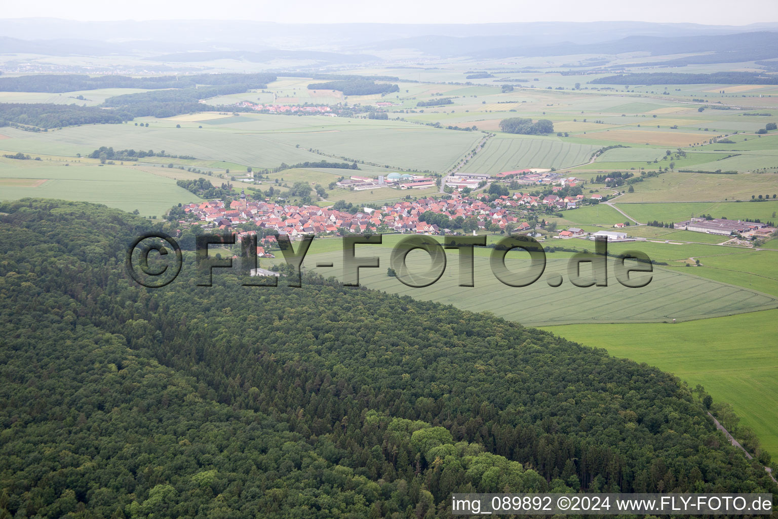 Vue aérienne de Behrungen dans le département Thuringe, Allemagne