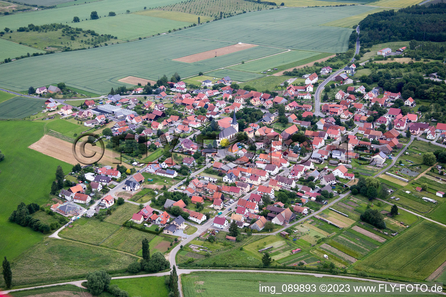 Vue aérienne de Wolfmannshausen dans le département Thuringe, Allemagne