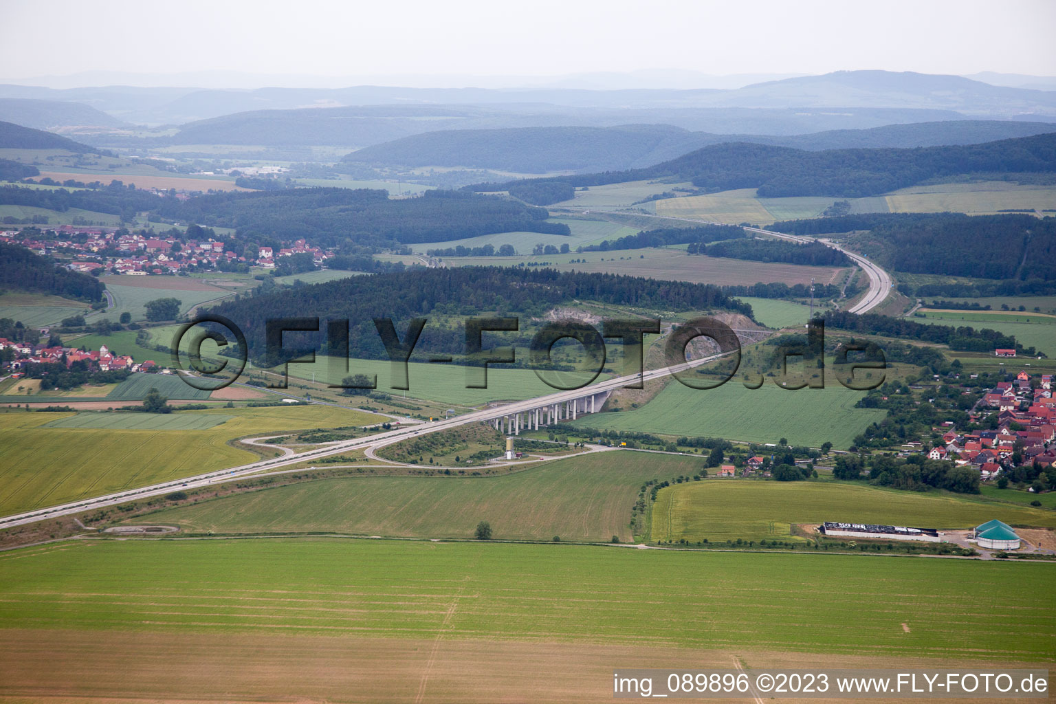 Vue aérienne de A71 à Wolfmannshausen dans le département Thuringe, Allemagne