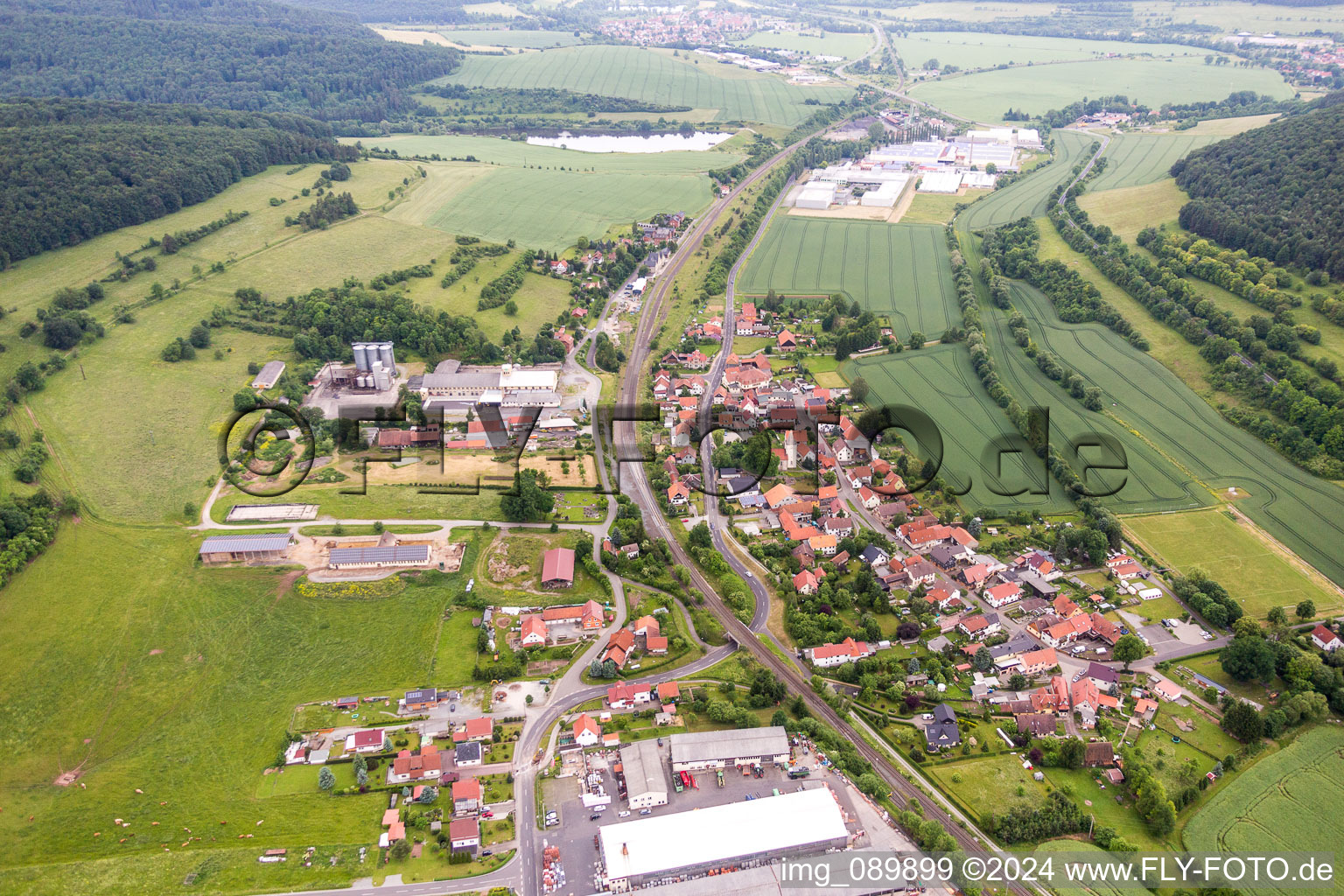 Vue aérienne de Champs agricoles et surfaces utilisables à Ritschenhausen dans le département Thuringe, Allemagne