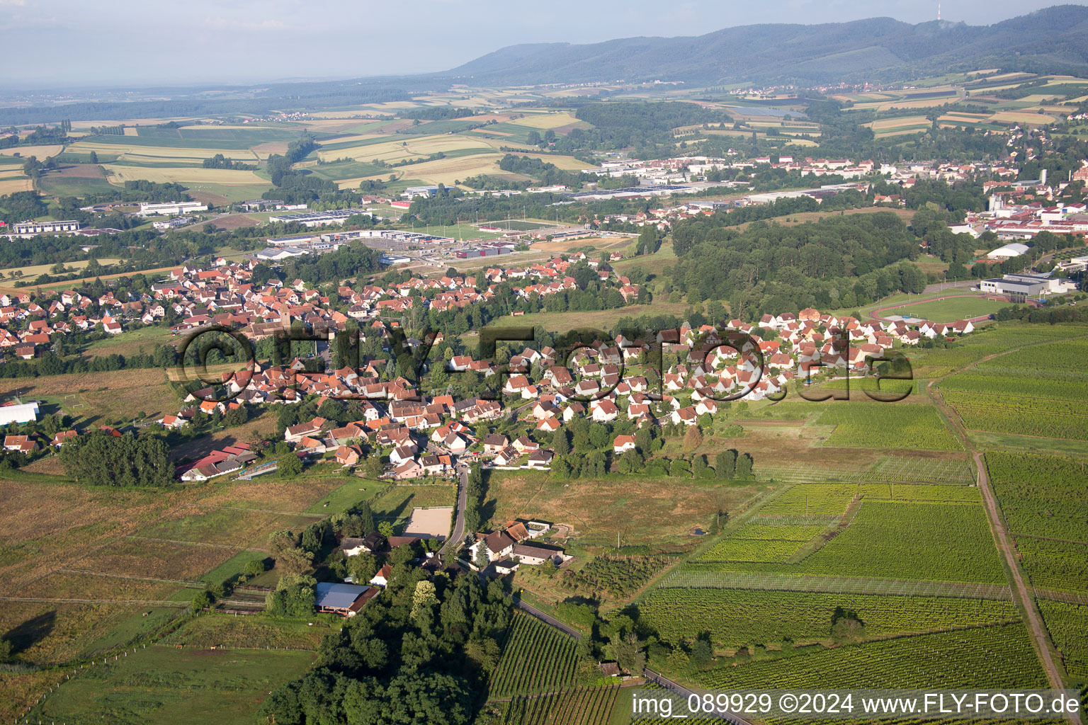 Enregistrement par drone de Quartier Altenstadt in Wissembourg dans le département Bas Rhin, France