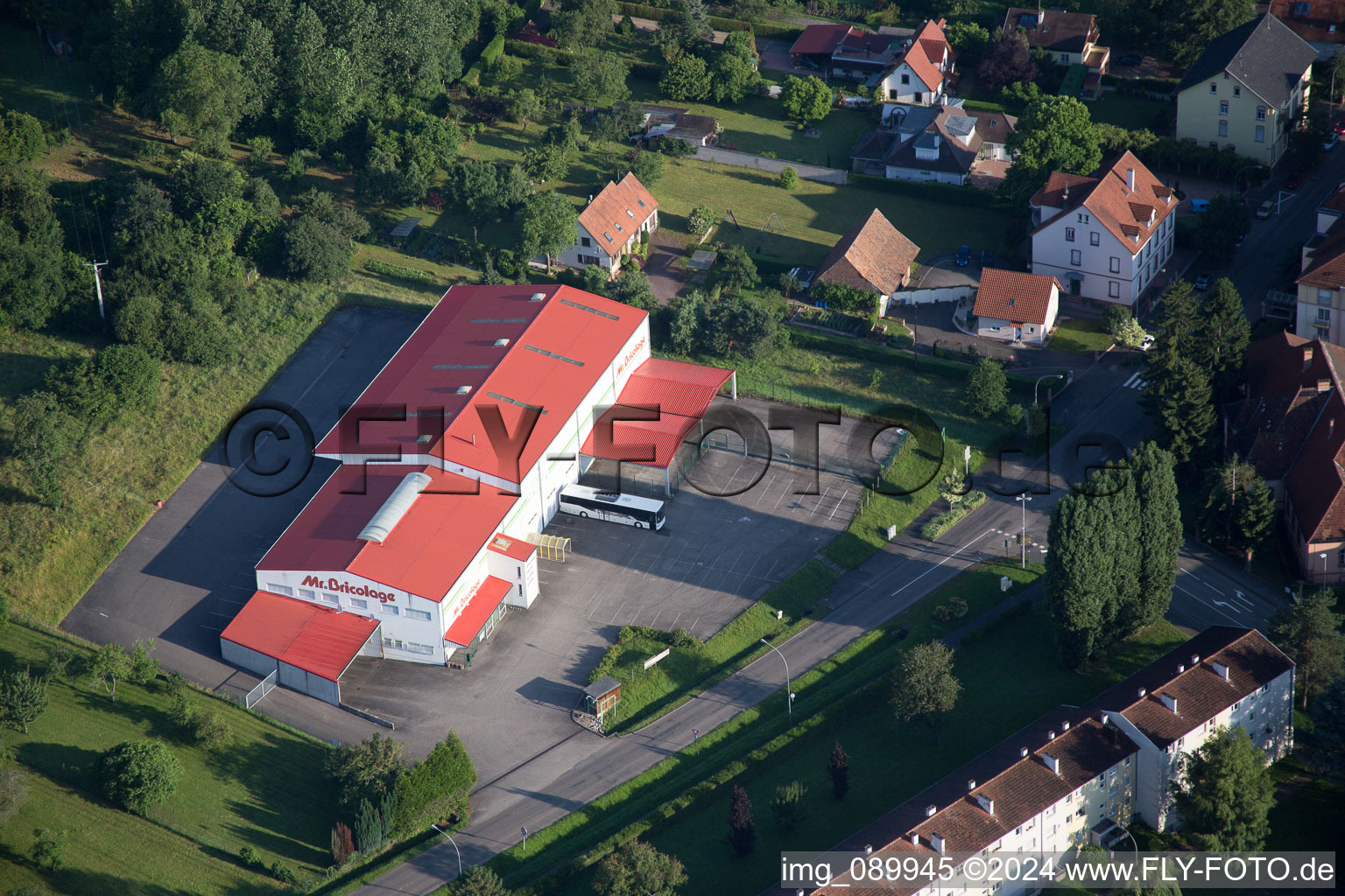 Vue aérienne de CARGLASS Pare-Brise Wissembourg à Wissembourg dans le département Bas Rhin, France