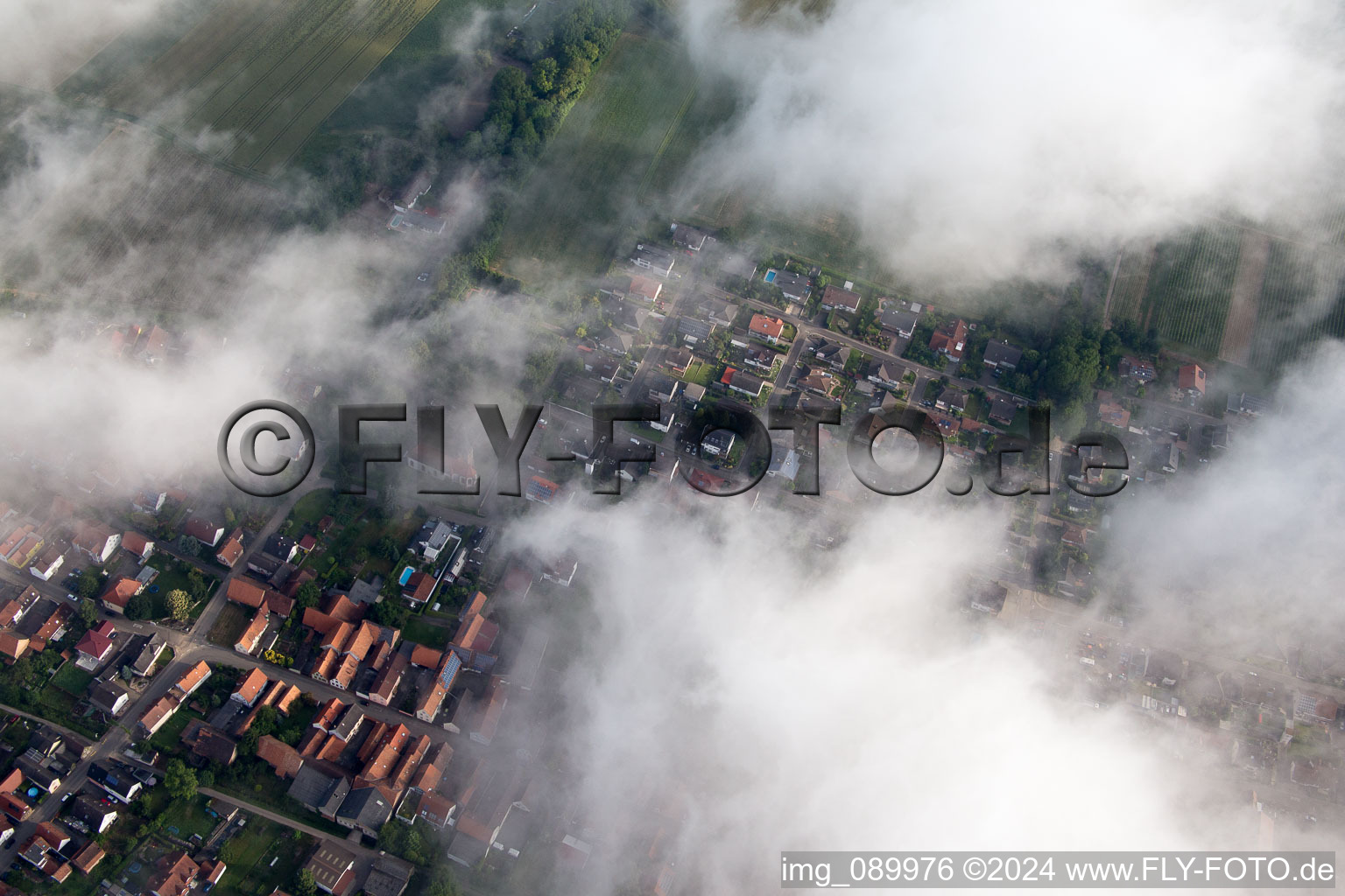 Freckenfeld dans le département Rhénanie-Palatinat, Allemagne vue du ciel