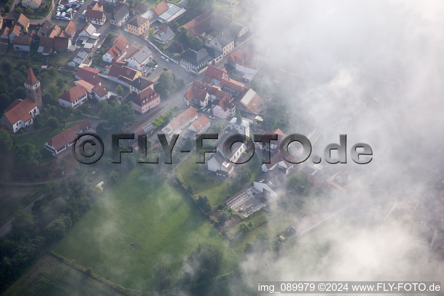 Minfeld dans le département Rhénanie-Palatinat, Allemagne d'un drone