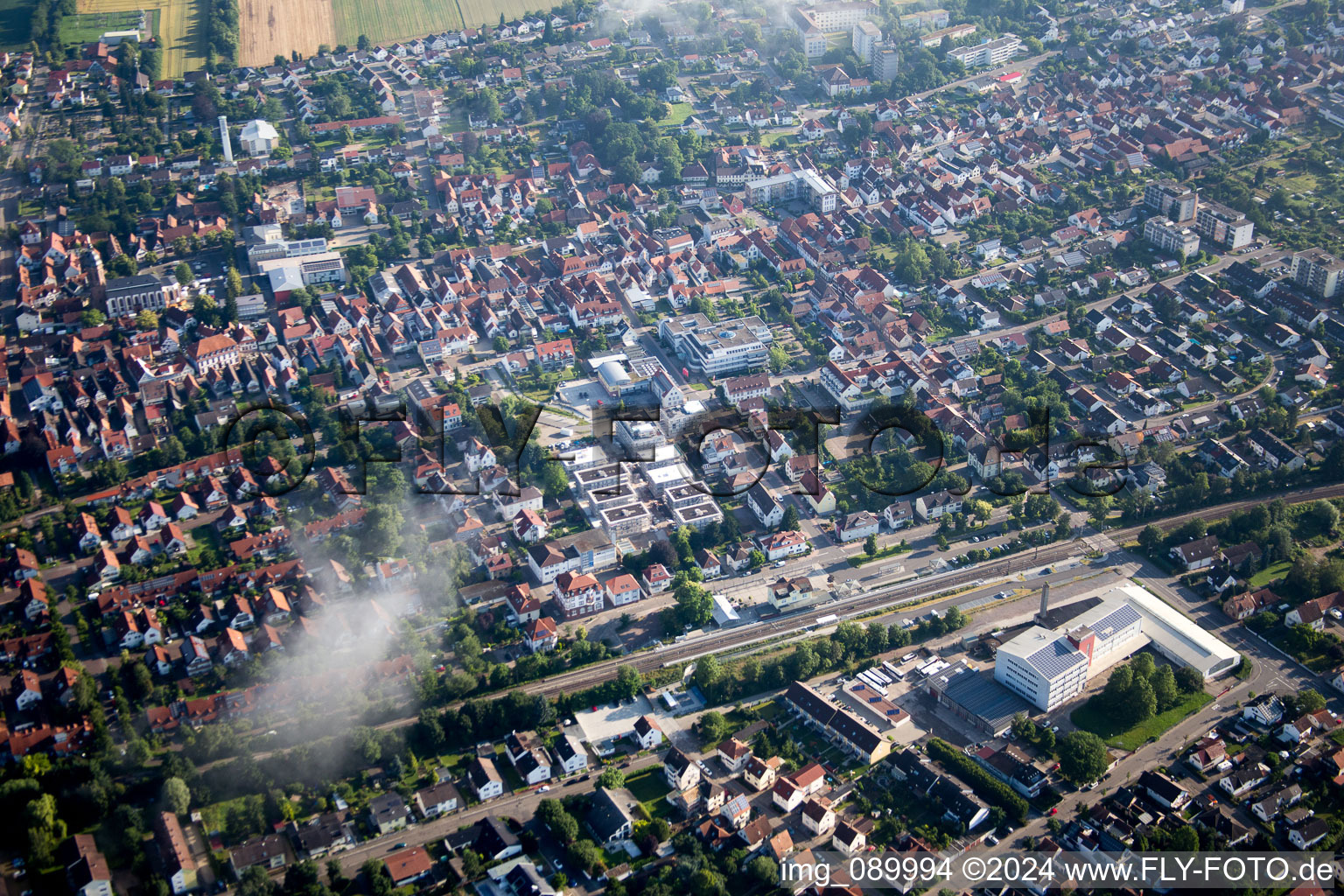 Dans le nouveau bâtiment "Stadkern" de RiBa GmbH entre Bismarck- et Gartenstr à Kandel dans le département Rhénanie-Palatinat, Allemagne d'un drone