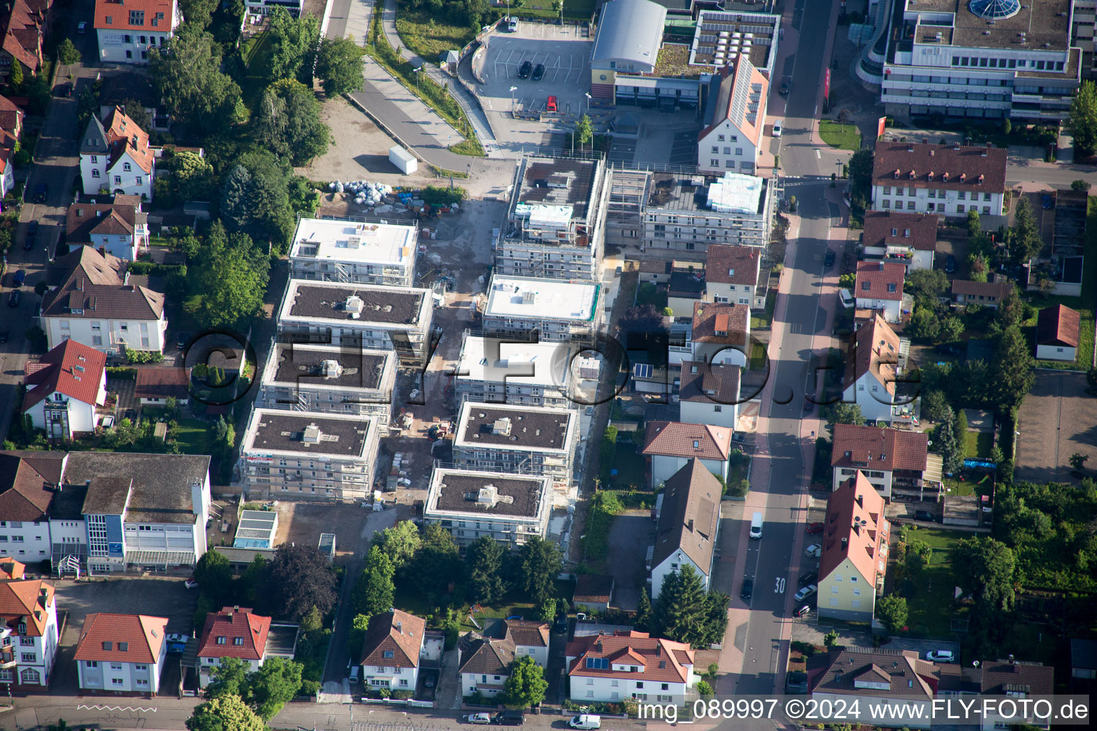 Dans le nouveau bâtiment "Stadkern" de RiBa GmbH entre Bismarck- et Gartenstr à Kandel dans le département Rhénanie-Palatinat, Allemagne vu d'un drone