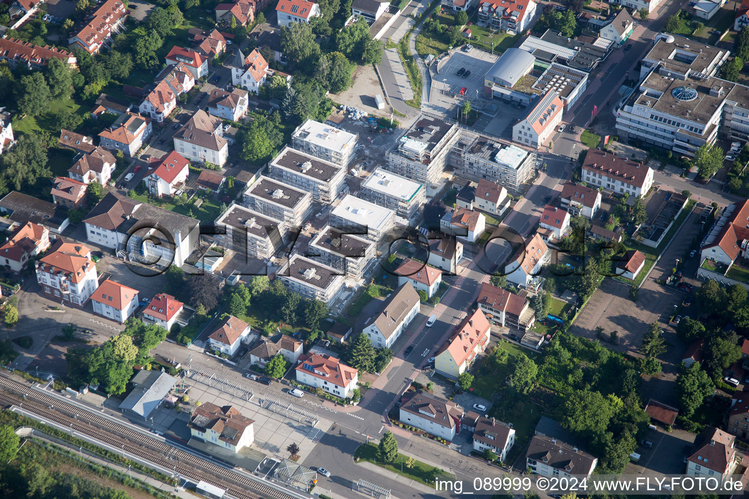 Vue d'oiseau de Chantiers d'ensemble de bâtiments pour la nouvelle construction d'un quartier urbain en centre-ville à Kandel dans le département Rhénanie-Palatinat, Allemagne