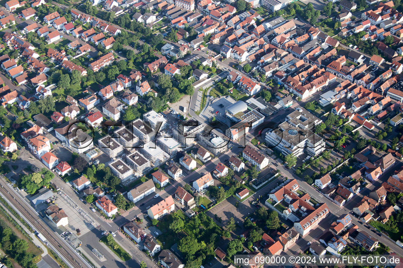 Vue aérienne de Dans le nouveau bâtiment "Stadkern" de RiBa GmbH entre Bismarck- et Gartenstr à Kandel dans le département Rhénanie-Palatinat, Allemagne