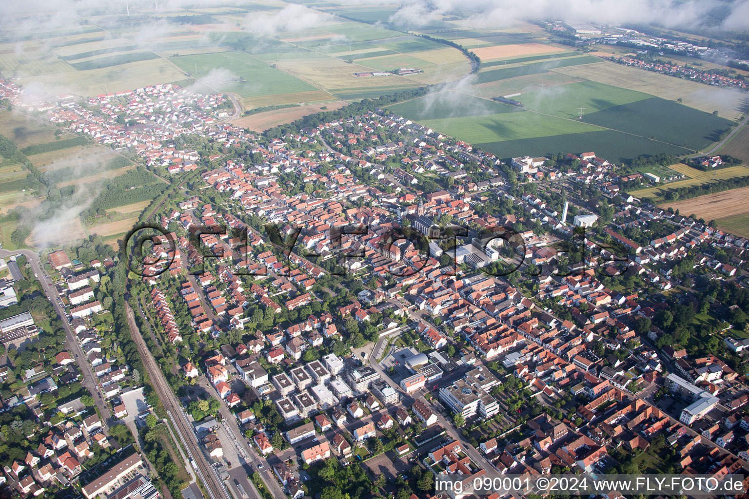 Photographie aérienne de Dans le nouveau bâtiment "Stadkern" de RiBa GmbH entre Bismarck- et Gartenstr à Kandel dans le département Rhénanie-Palatinat, Allemagne