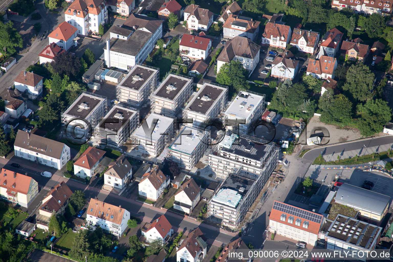 Dans le nouveau bâtiment "Stadkern" de RiBa GmbH entre Bismarck- et Gartenstr à Kandel dans le département Rhénanie-Palatinat, Allemagne depuis l'avion