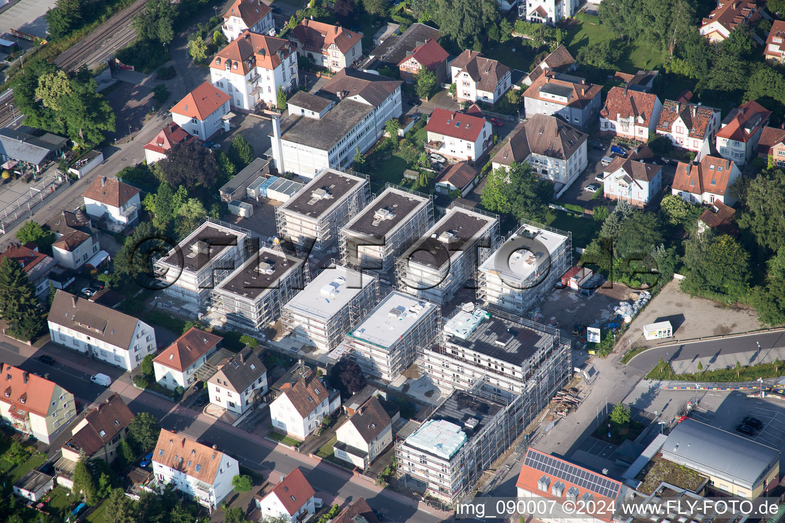 Vue d'oiseau de Dans le nouveau bâtiment "Stadkern" de RiBa GmbH entre Bismarck- et Gartenstr à Kandel dans le département Rhénanie-Palatinat, Allemagne