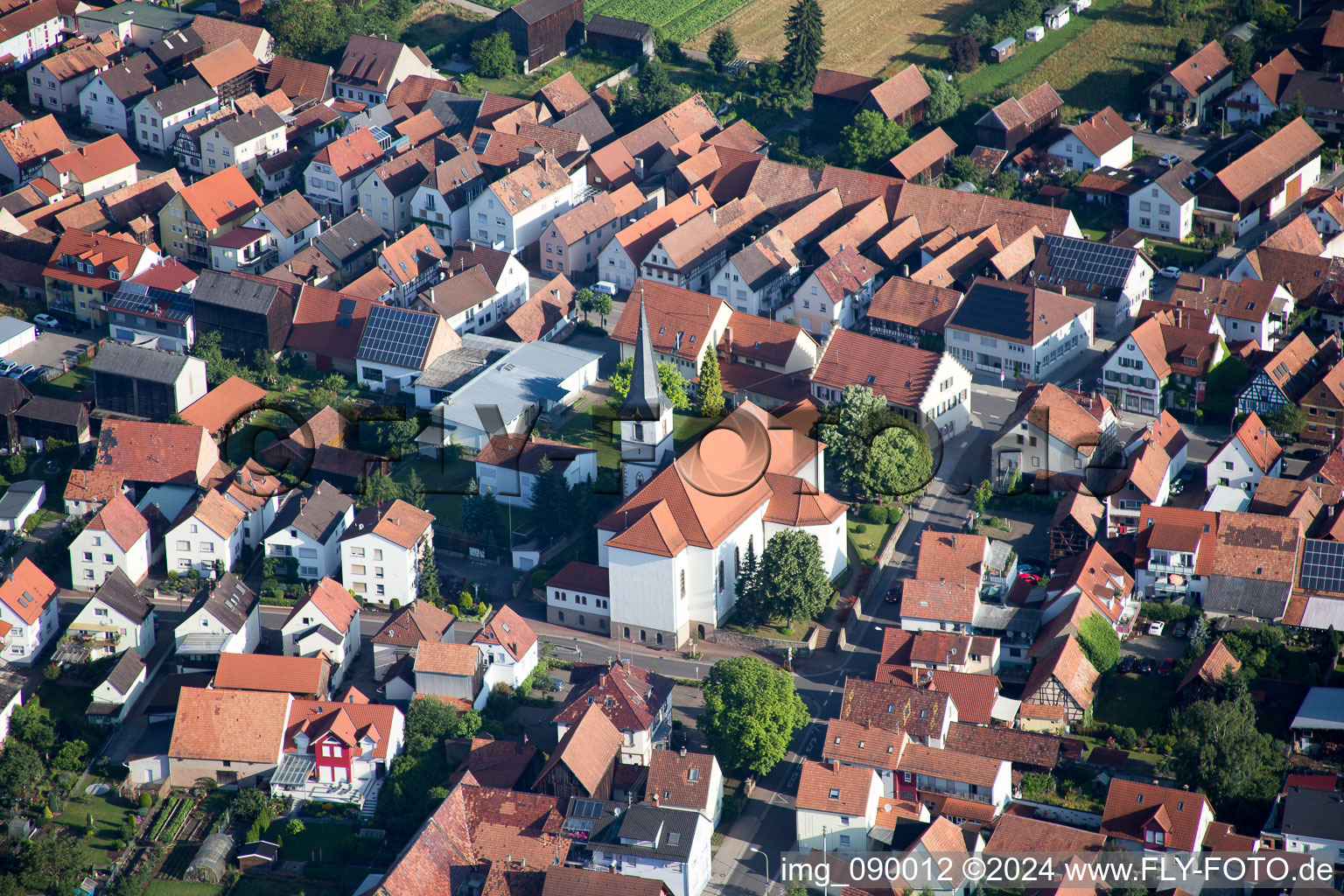 Vue oblique de Hatzenbühl dans le département Rhénanie-Palatinat, Allemagne