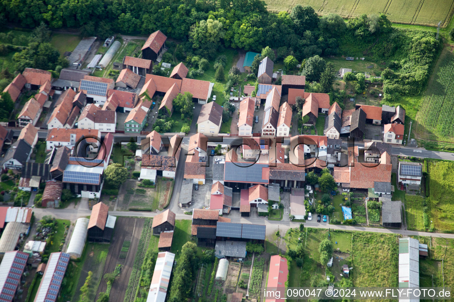 Herxheimweyher dans le département Rhénanie-Palatinat, Allemagne vu d'un drone