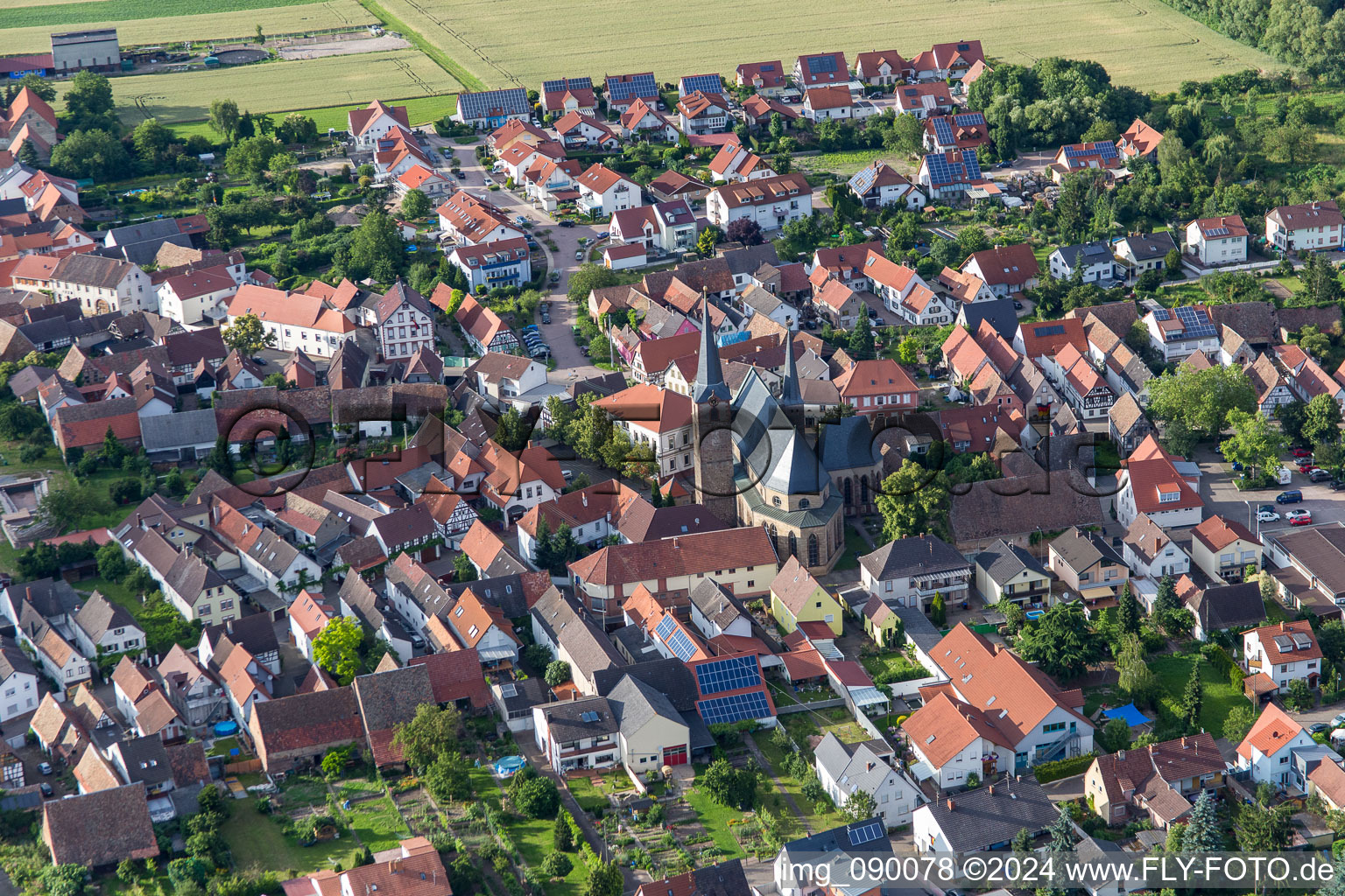 Vue aérienne de Quartier Geinsheim in Neustadt an der Weinstraße dans le département Rhénanie-Palatinat, Allemagne